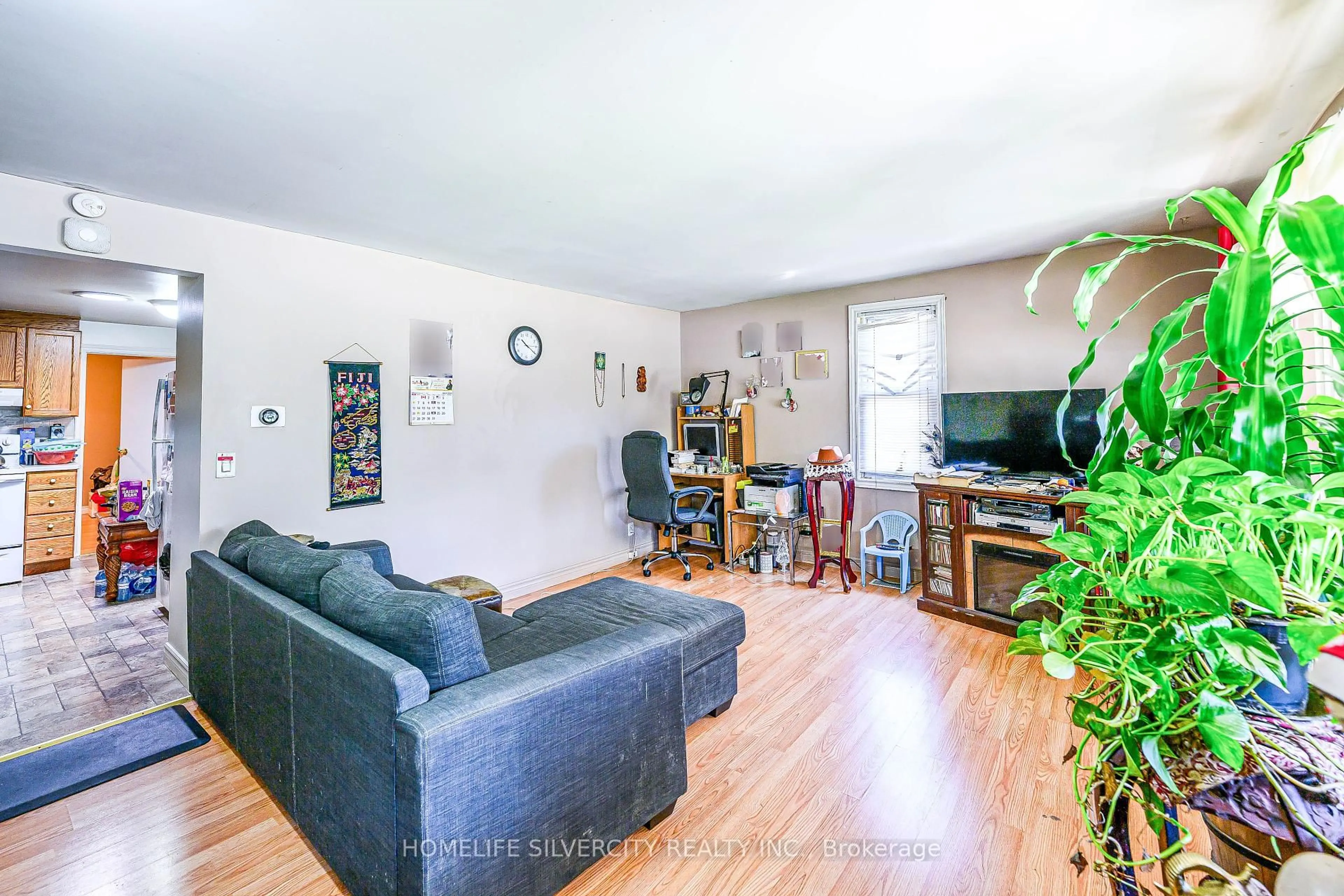 Living room with furniture, unknown for 5537 Montrose Rd, Niagara Falls Ontario L2H 1K9