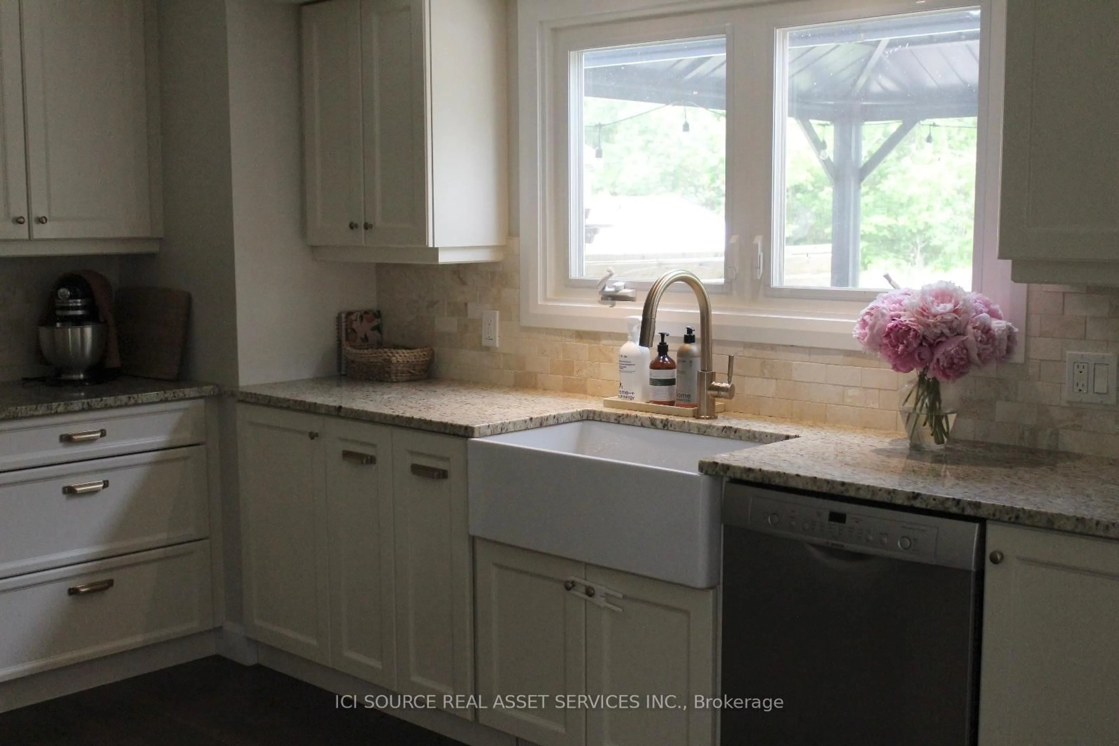 Open concept kitchen, ceramic/tile floor for 6028 Mcmahon Dr, Verona Ontario K0H 2W0