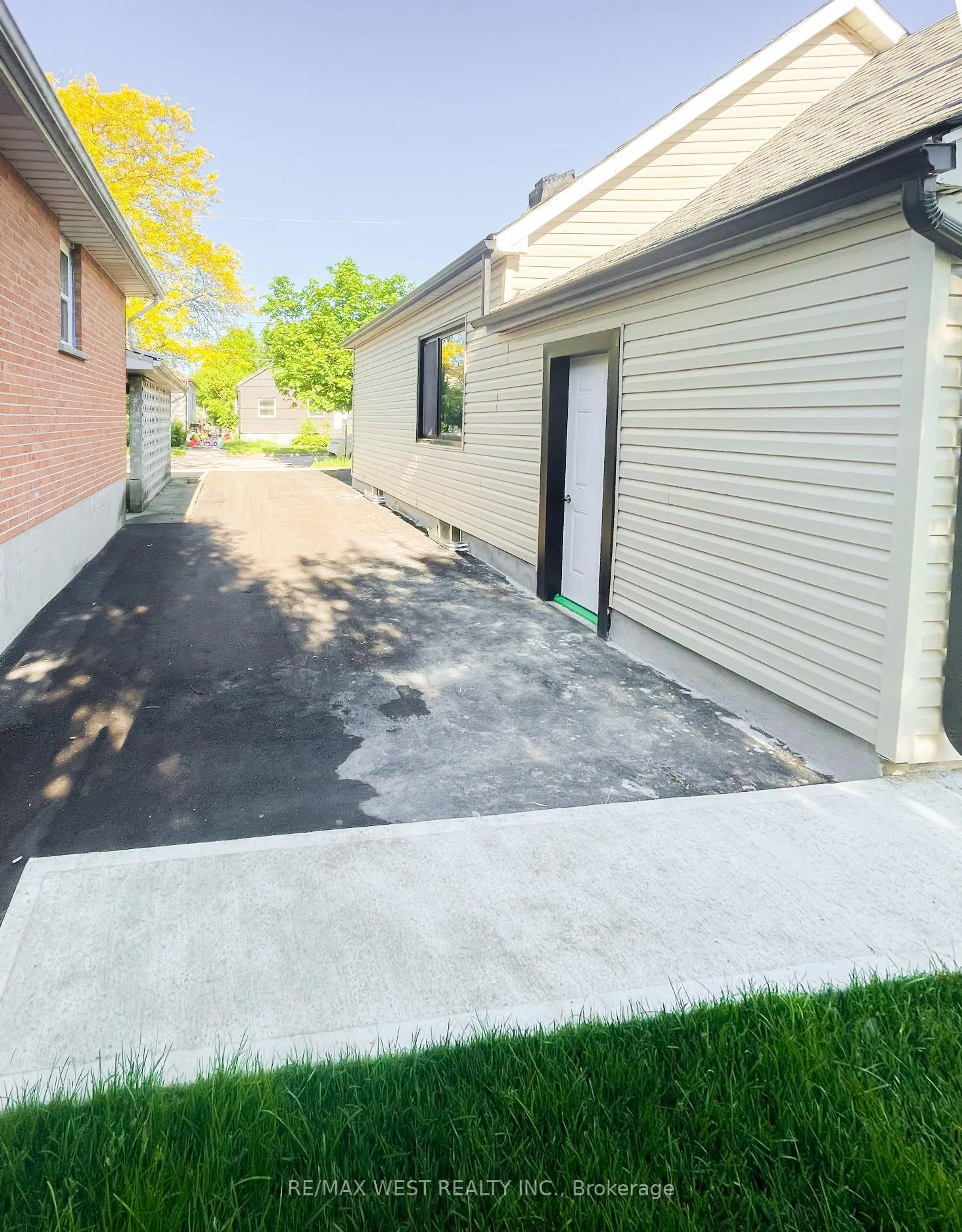 Unknown for 28 Concord Ave, St. Catharines Ontario L2M 5N6
