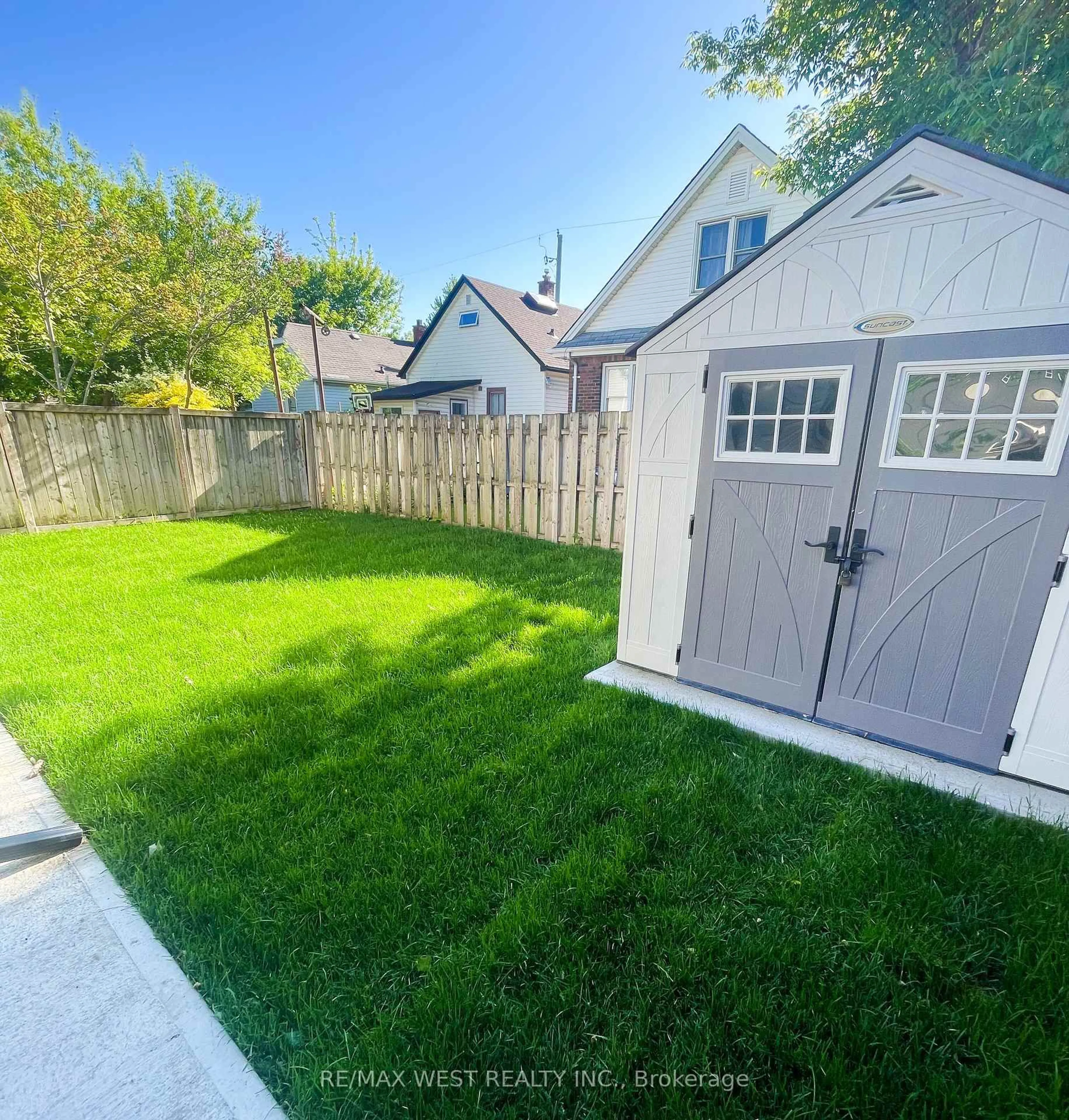 Shed for 28 Concord Ave, St. Catharines Ontario L2M 5N6