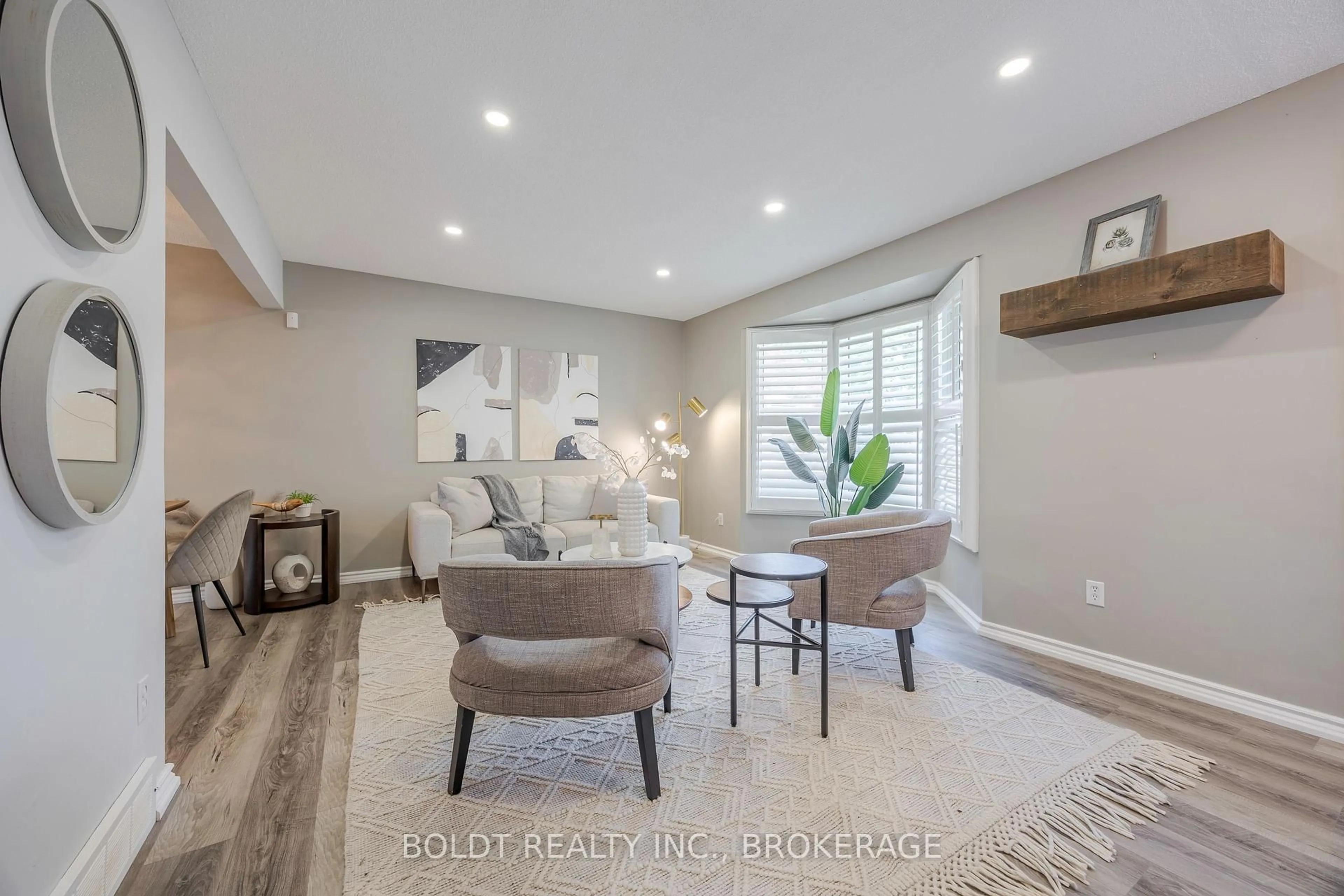Living room with furniture, unknown for 25 Greenmeadow Crt, St. Catharines Ontario L2N 6Y6