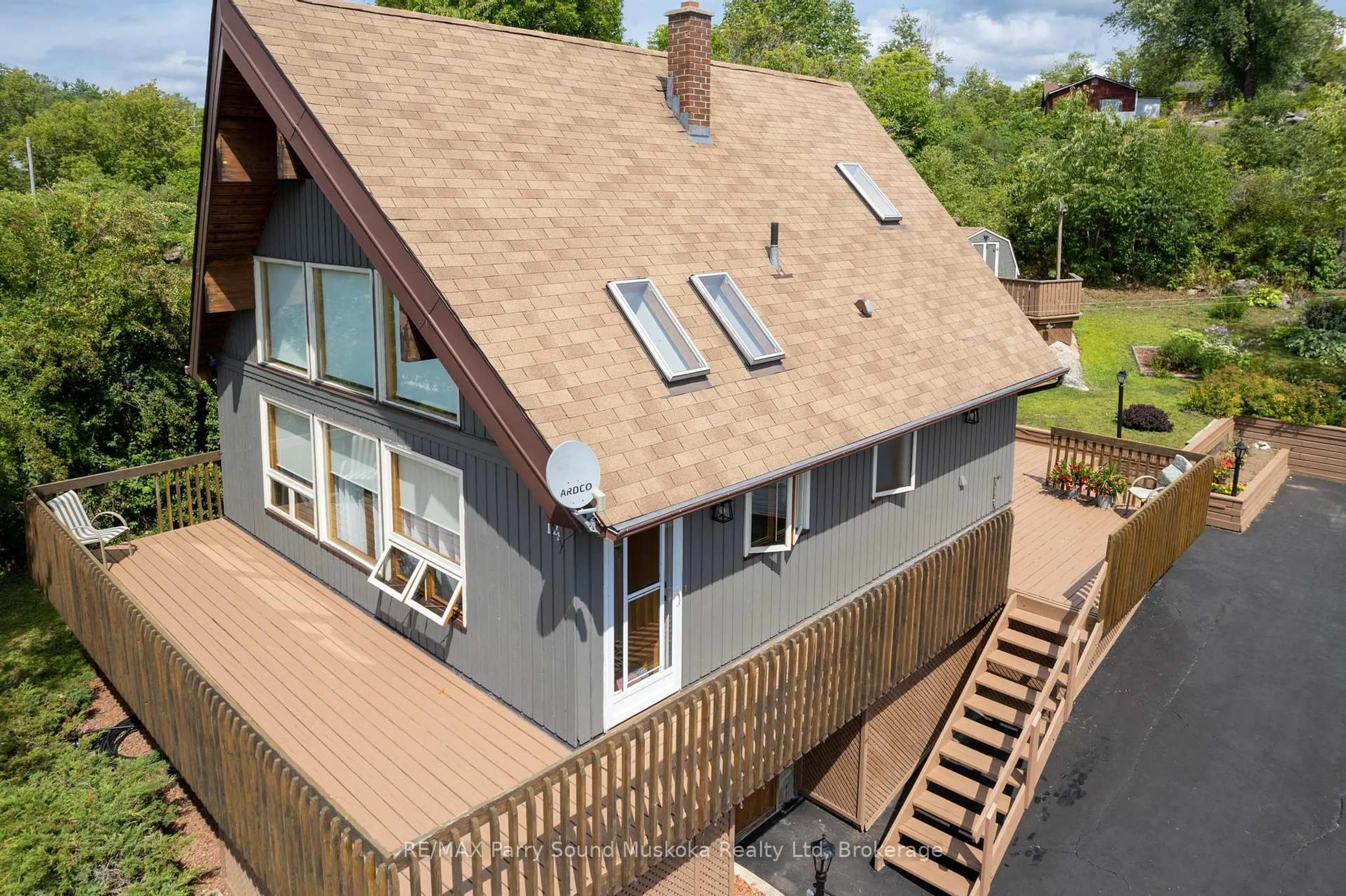 A pic from outside/outdoor area/front of a property/back of a property/a pic from drone, building for 14 Emily St, Parry Sound Ontario P2A 2P3