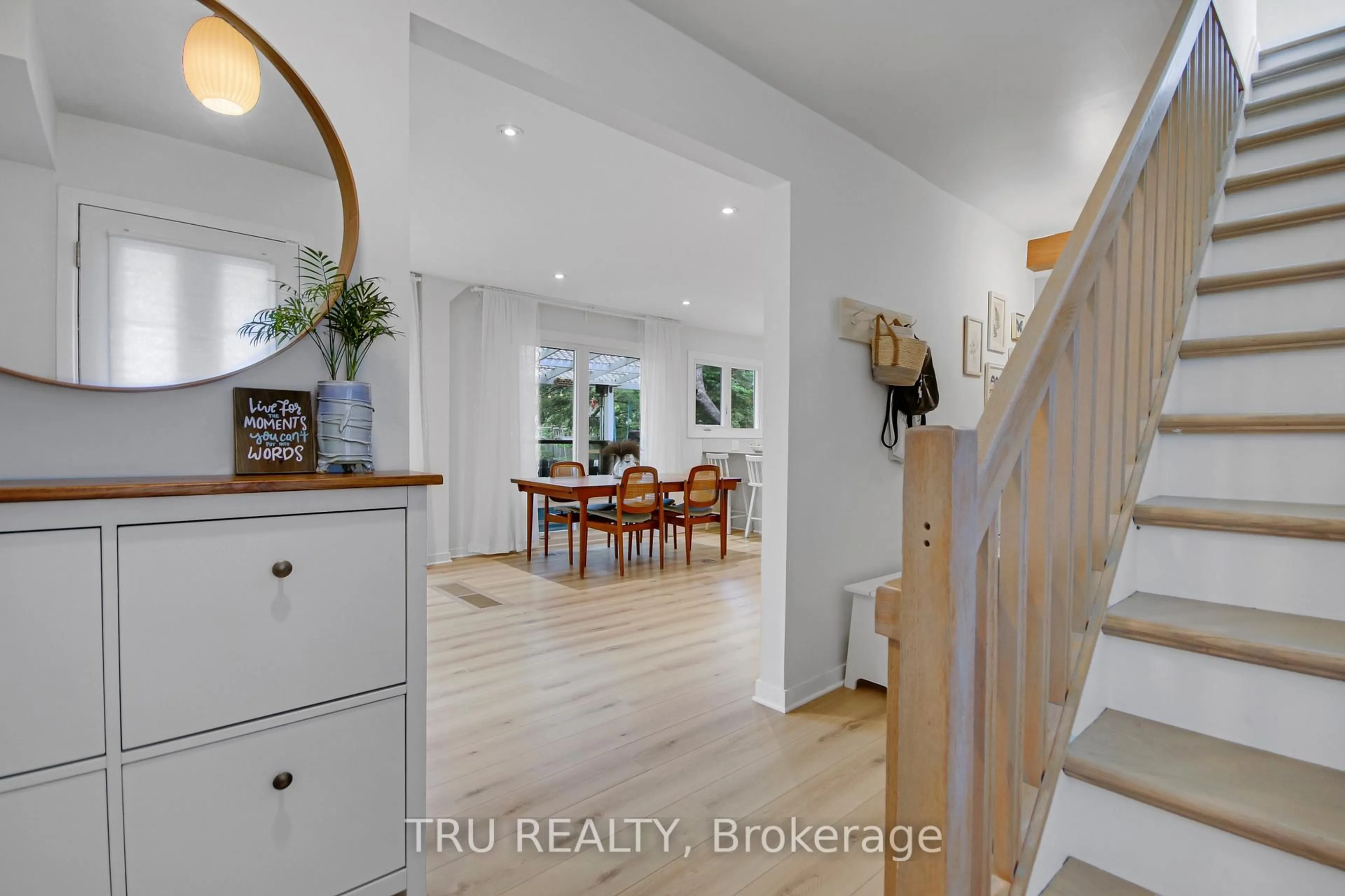 Indoor entryway for 36 Varley Dr, Kanata Ontario K2K 1G2
