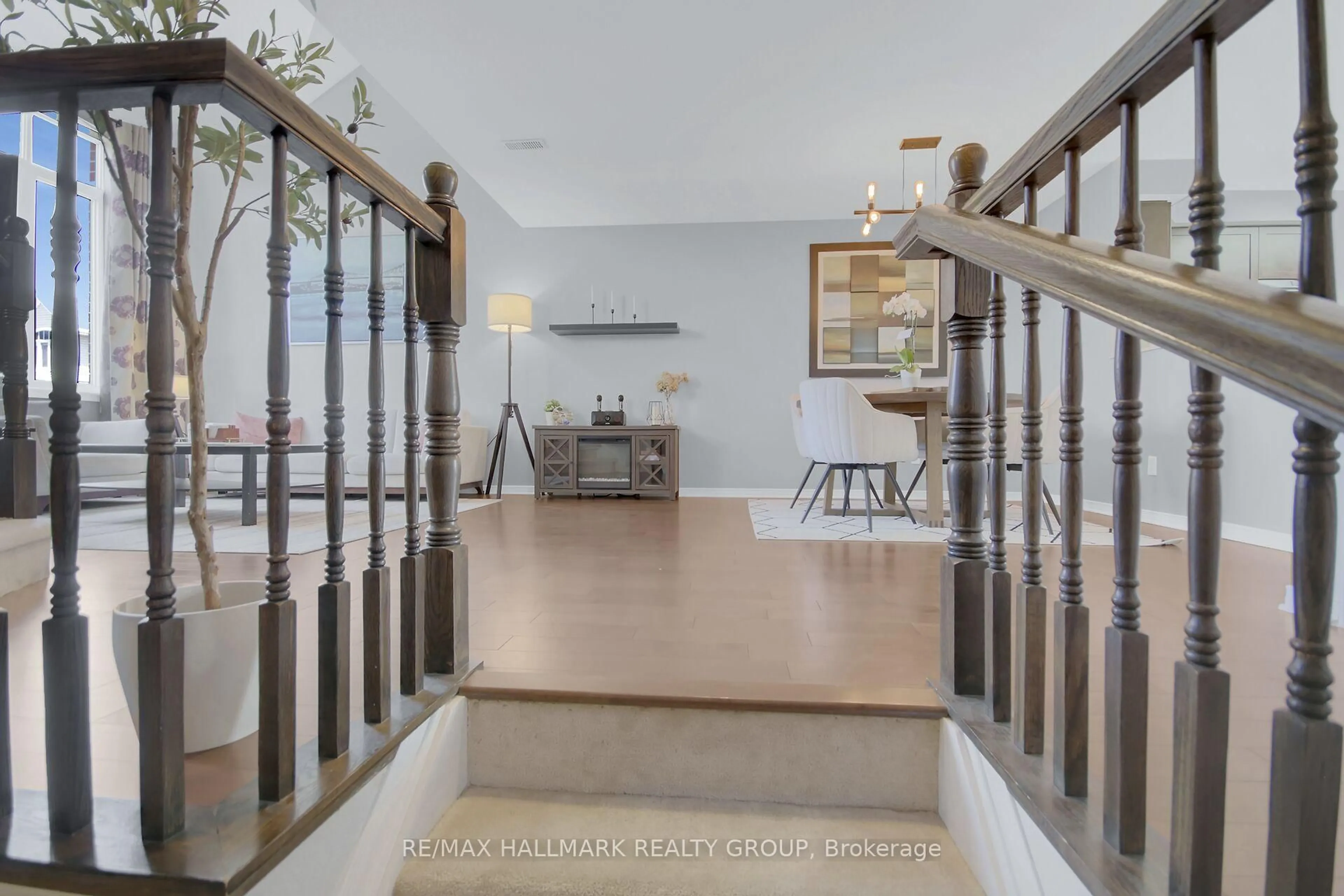Indoor foyer for 671 Reardon Private #9, Ottawa Ontario K1V 2K8