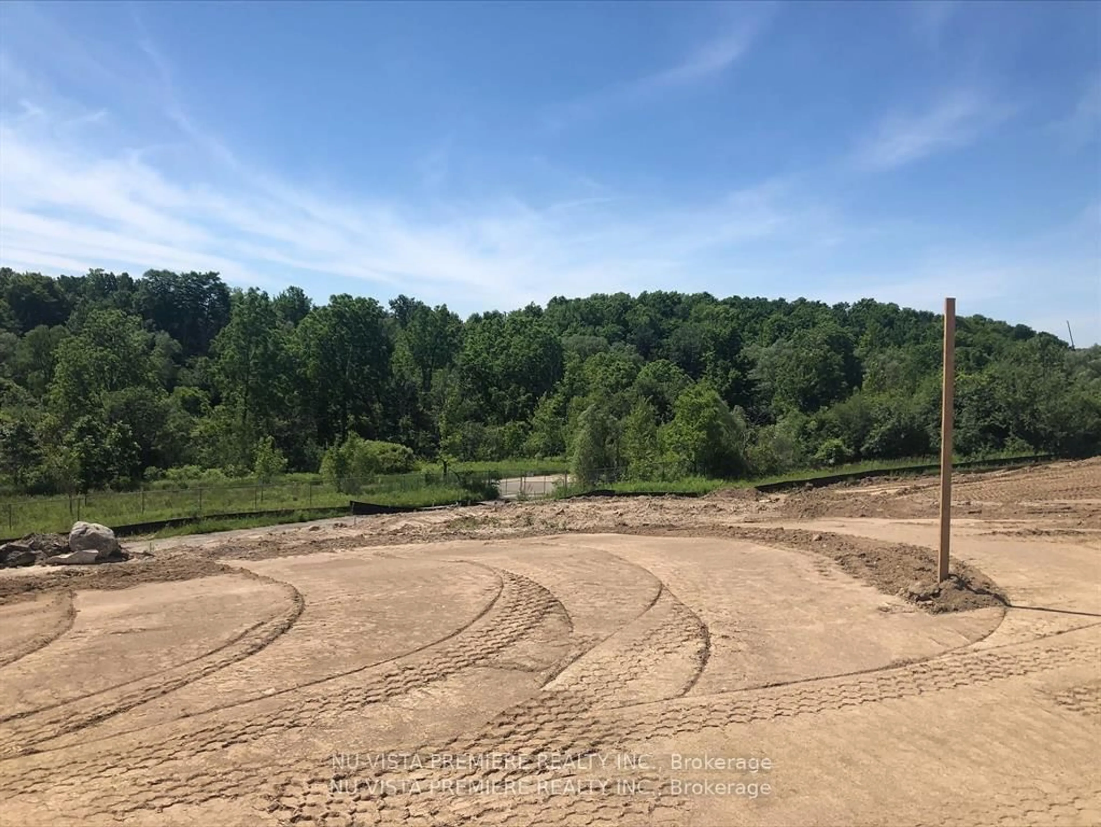 A pic from outside/outdoor area/front of a property/back of a property/a pic from drone, water/lake/river/ocean view for 535 CREEKVIEW Chse, London North Ontario N6G 3X8