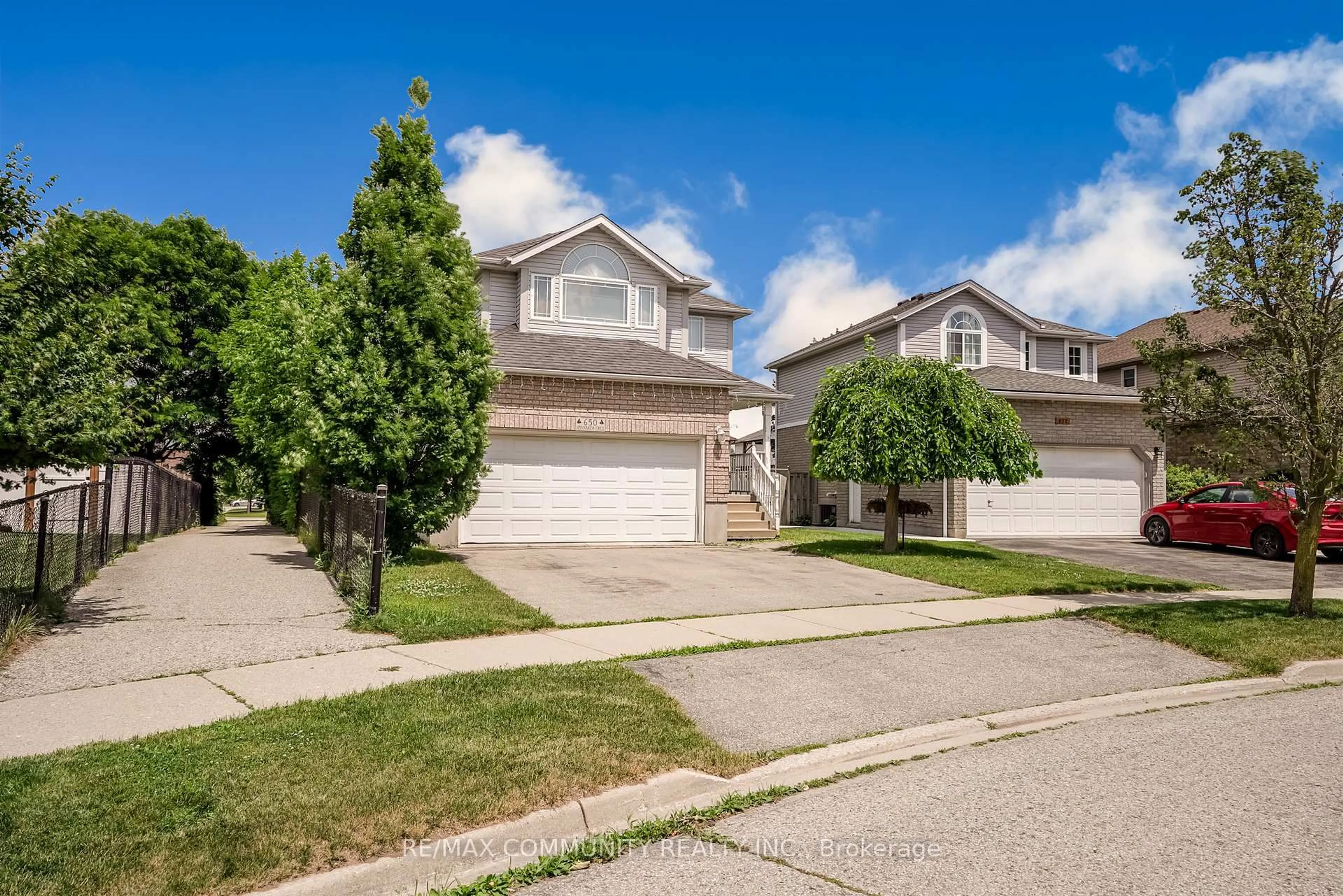 A pic from outside/outdoor area/front of a property/back of a property/a pic from drone, street for 650 Spinnaker Cres, Waterloo Ontario N2K 4A4