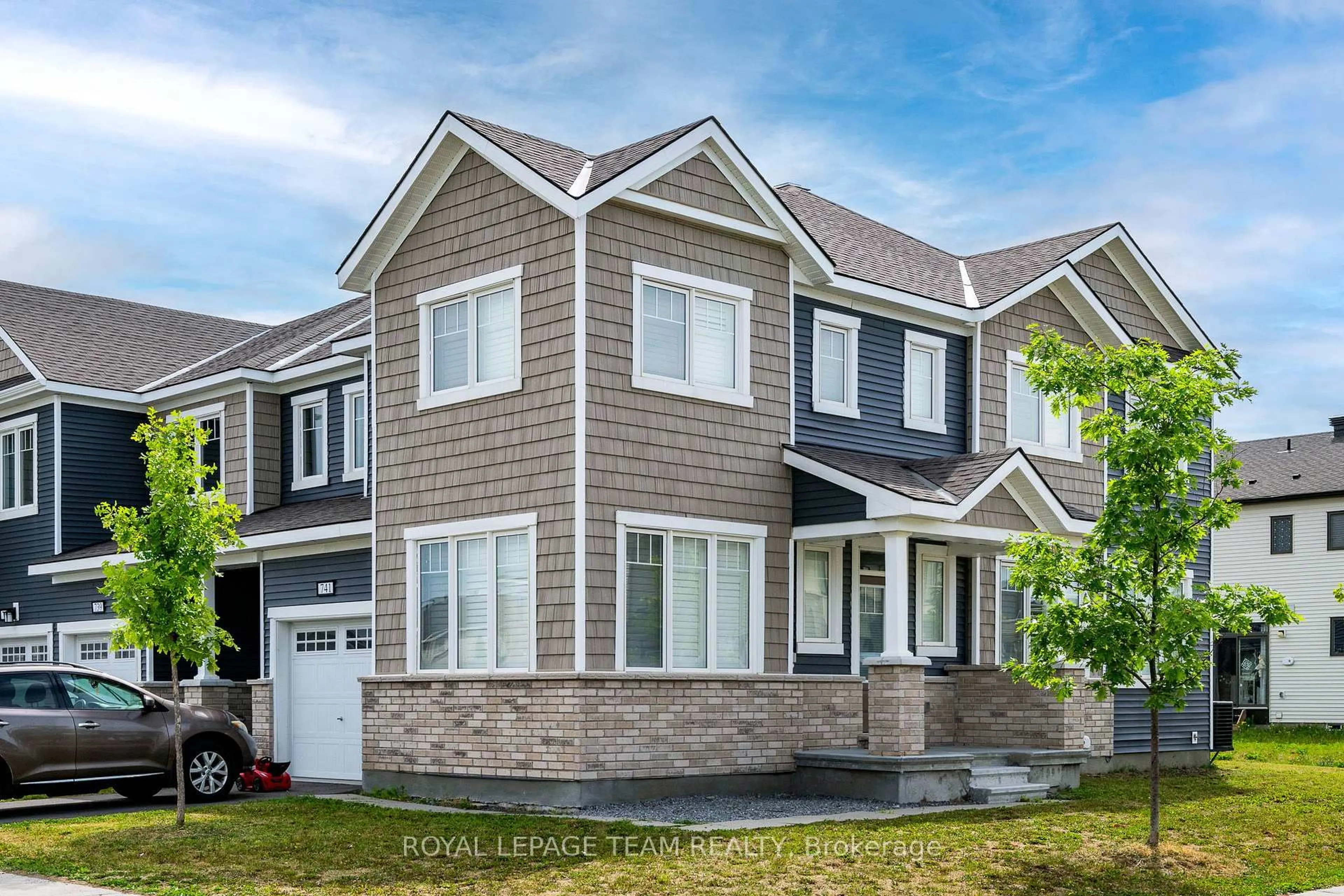 Home with vinyl exterior material, street for 741 Derreen Ave, Ottawa Ontario K2S 2Y9