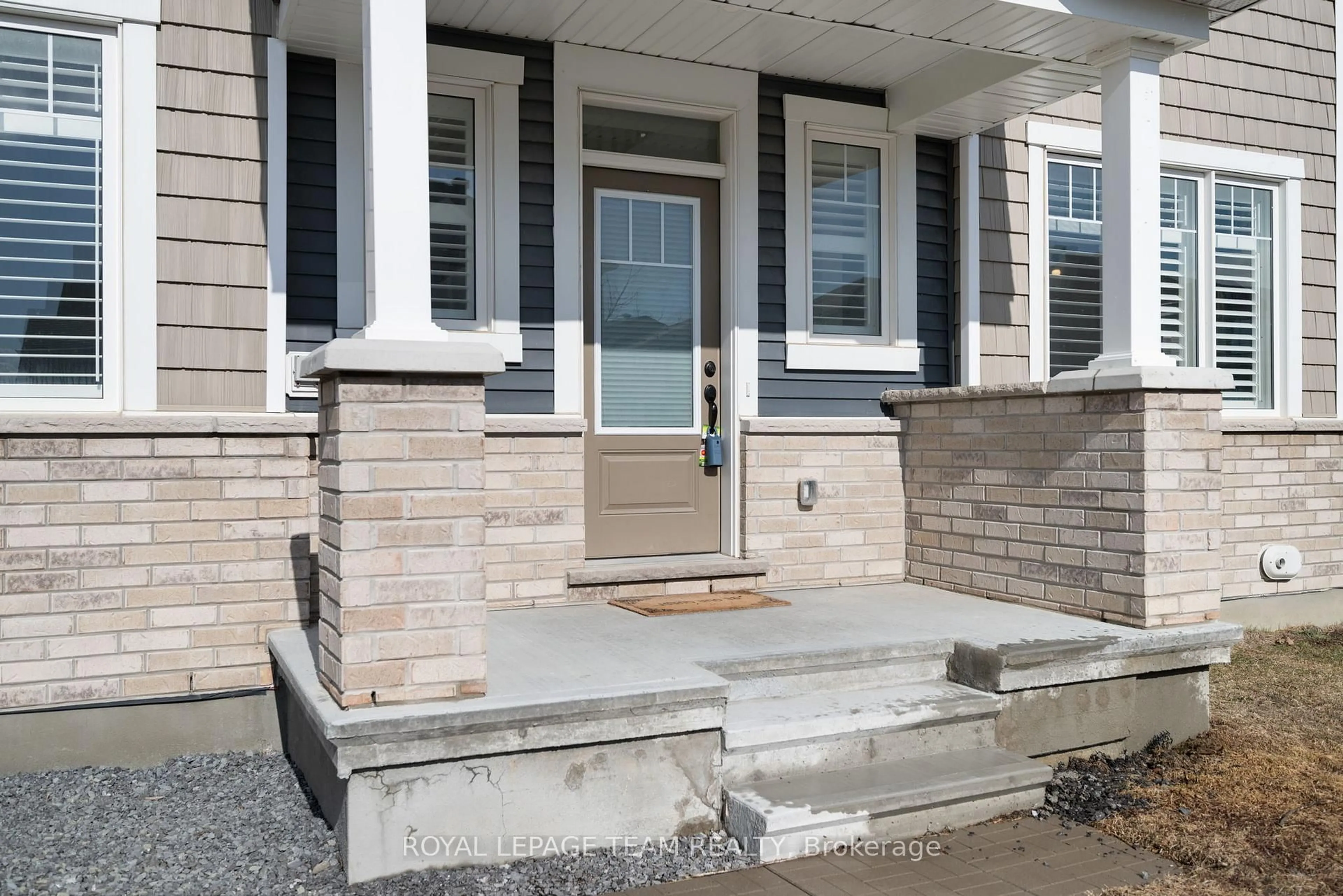 Unknown for 741 Derreen Ave, Ottawa Ontario K2S 2Y9