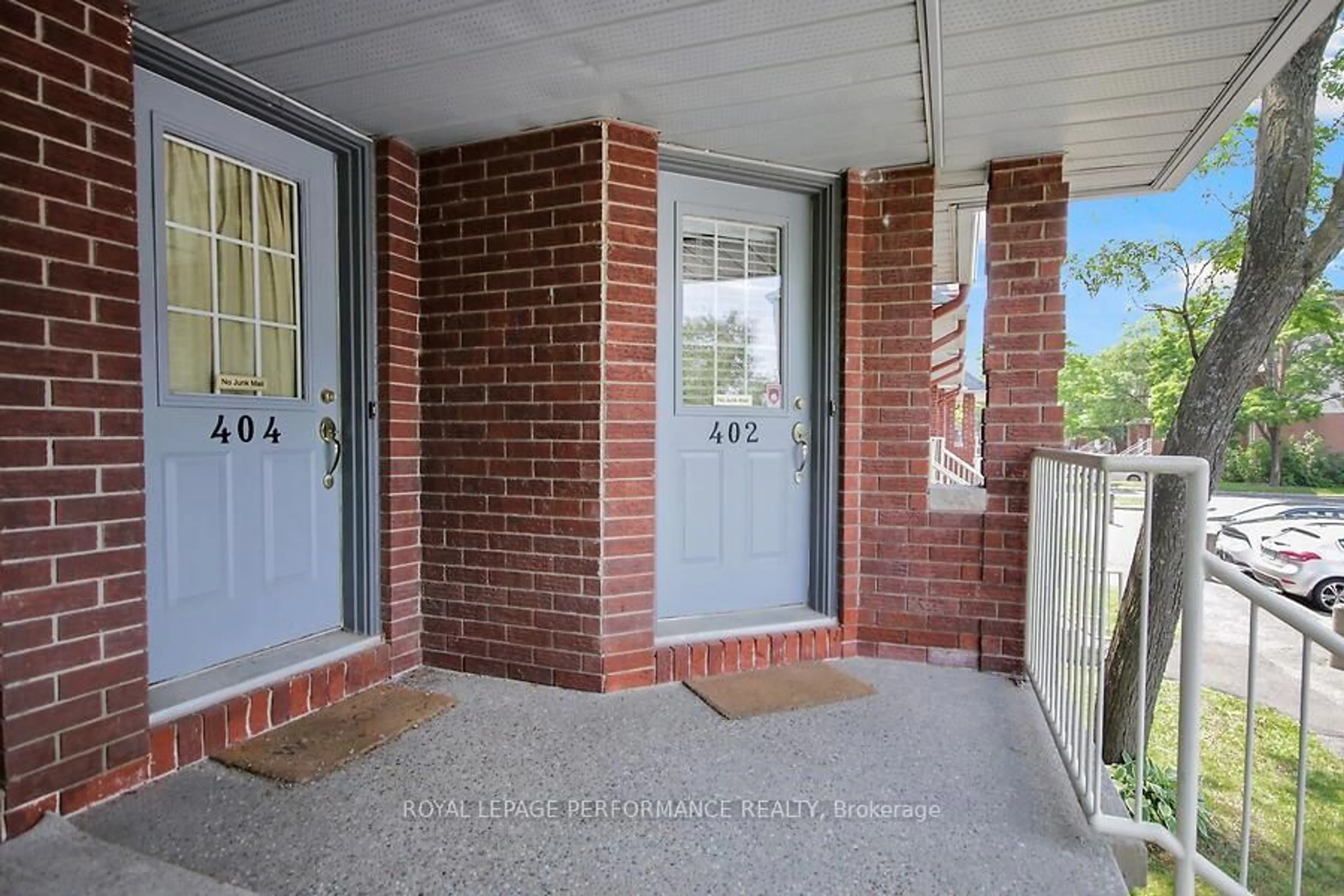 Indoor entryway for 402 Briston Private, Ottawa Ontario K1G 5R3