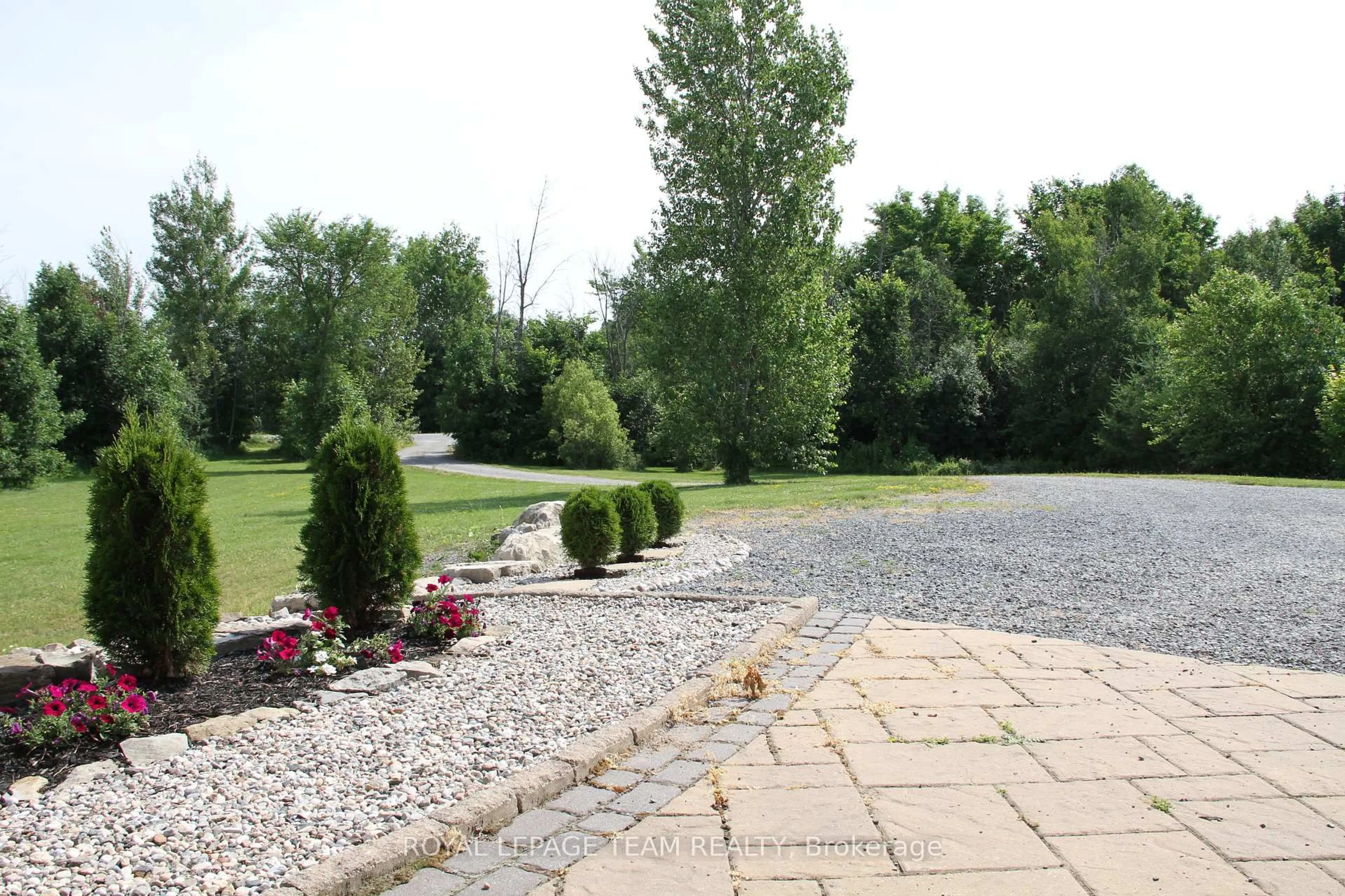 Patio, street for 195 Stonewood Dr, Carleton Place Ontario K7C 3P2