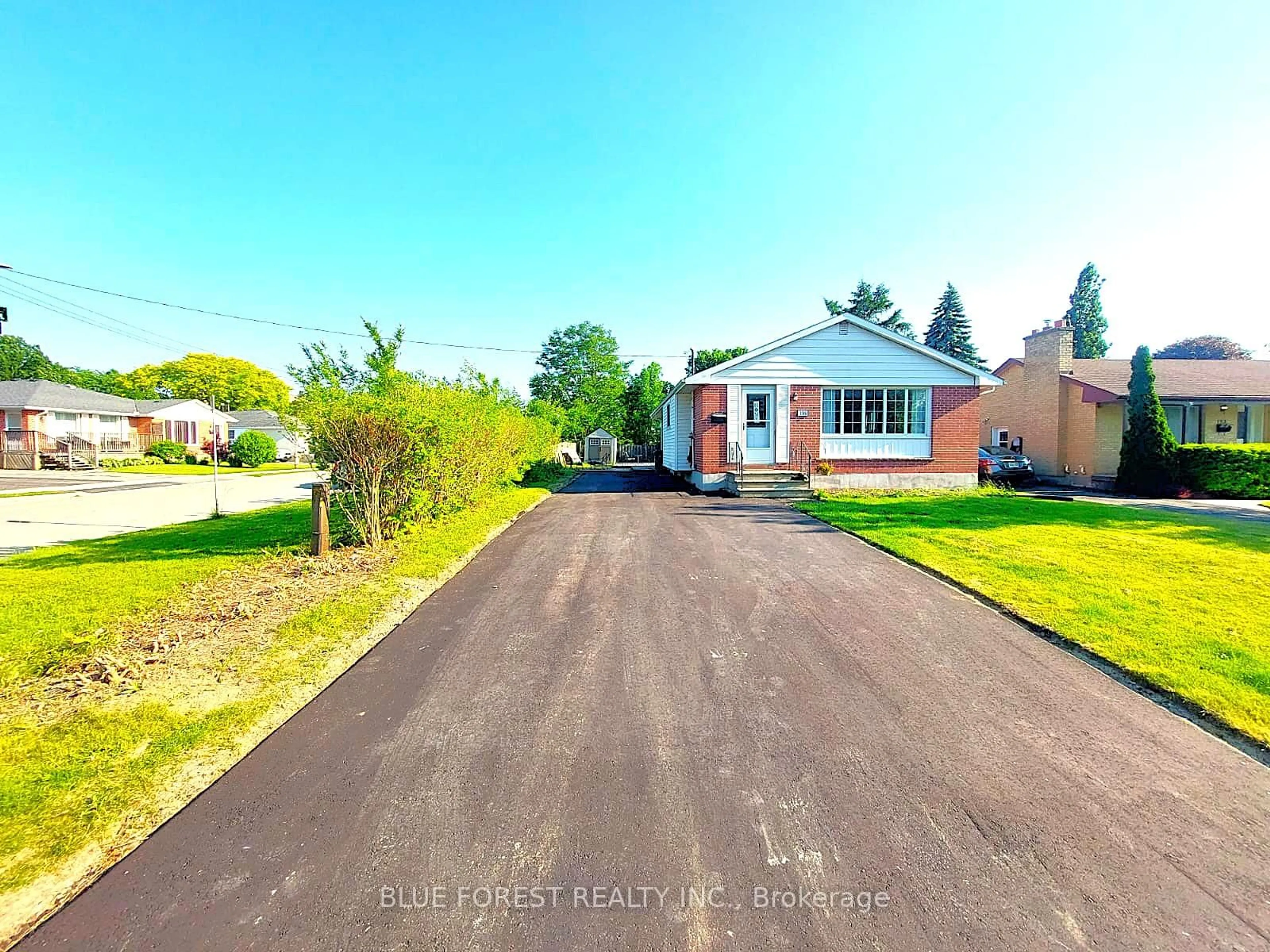 A pic from outside/outdoor area/front of a property/back of a property/a pic from drone, street for 195 Myrtle St, St. Thomas Ontario N5R 2G8