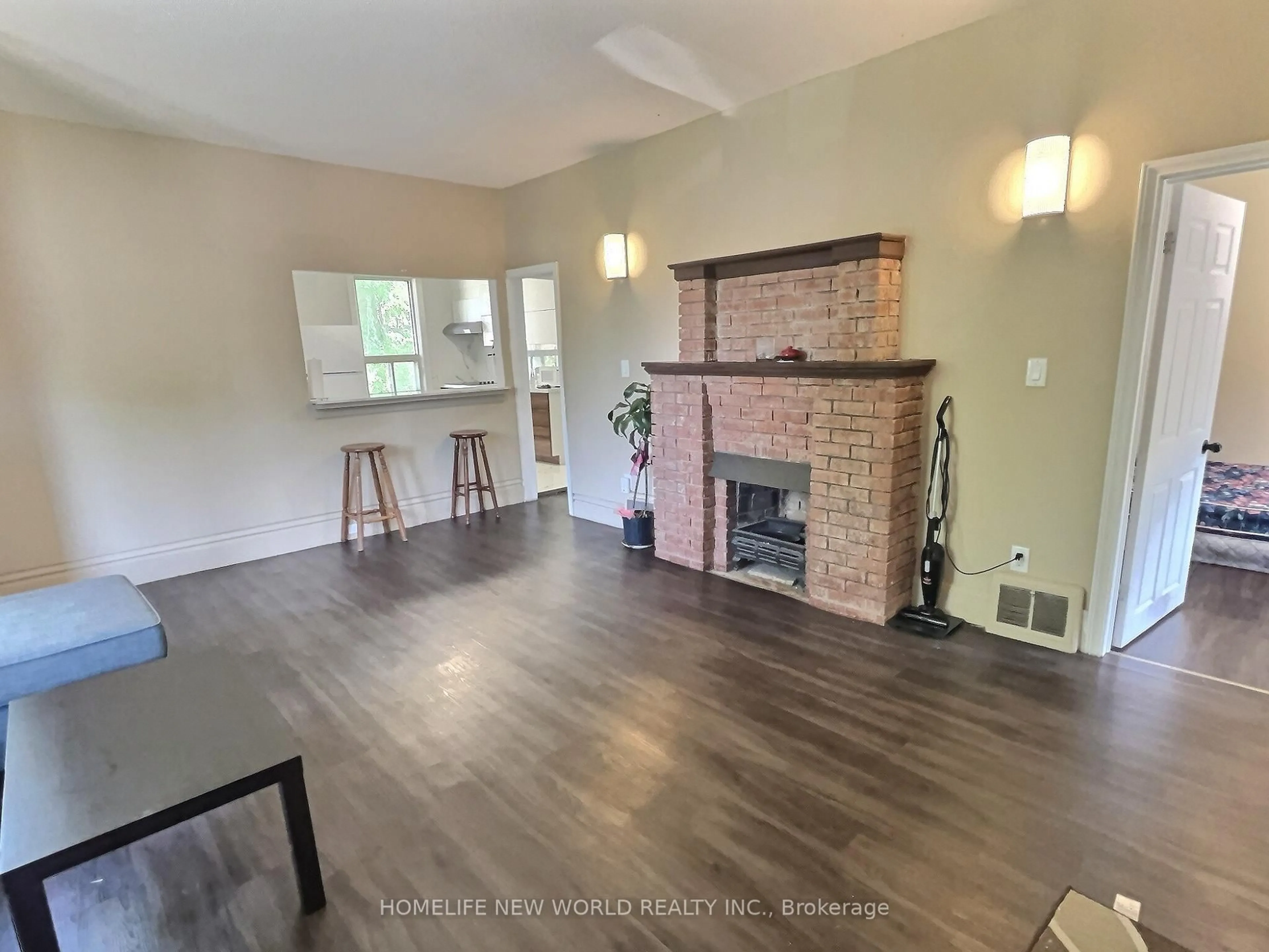 A pic of a room for 61 Broadway Ave, Hamilton Ontario L8S 2V9