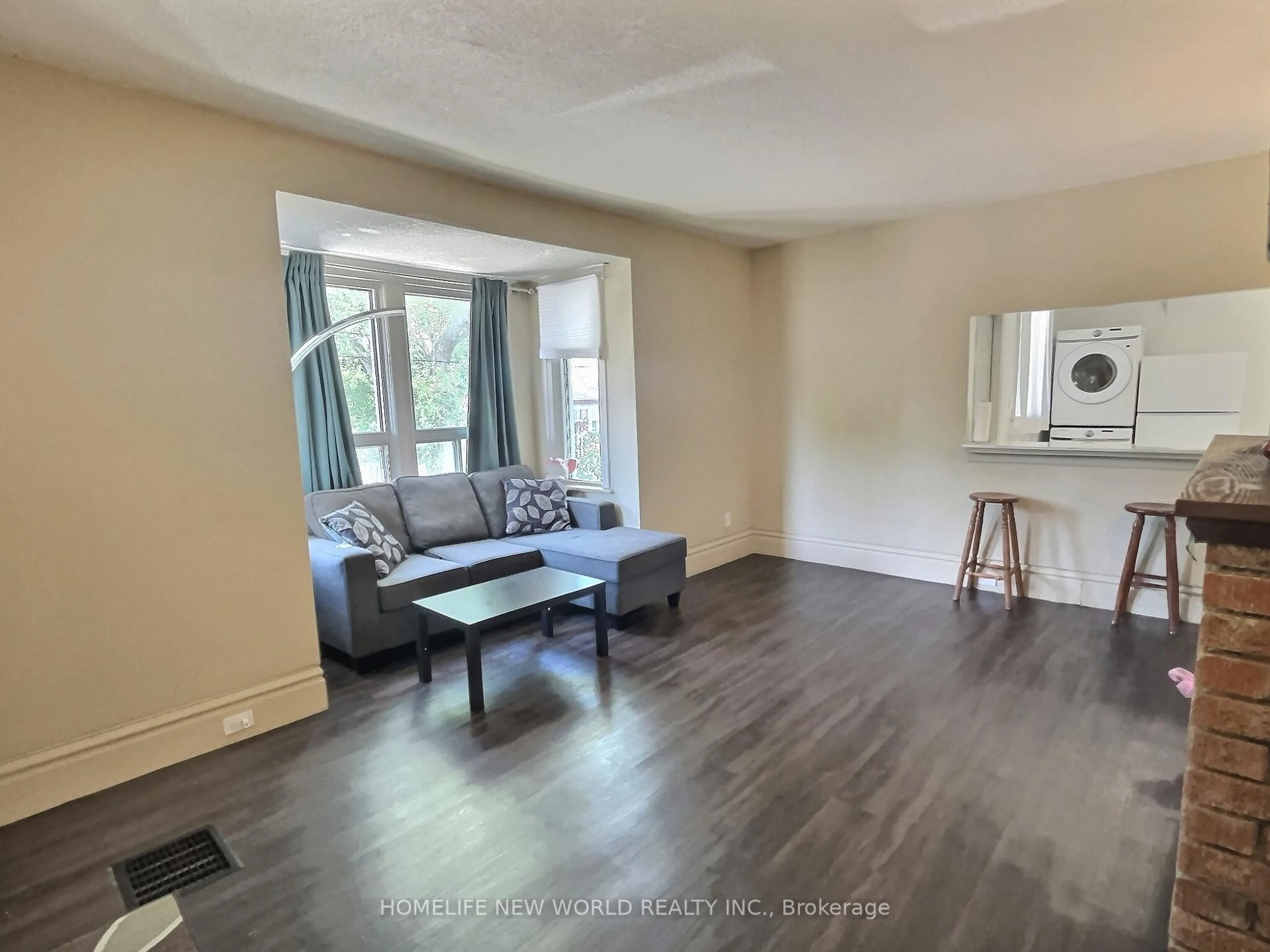 A pic of a room for 61 Broadway Ave, Hamilton Ontario L8S 2V9