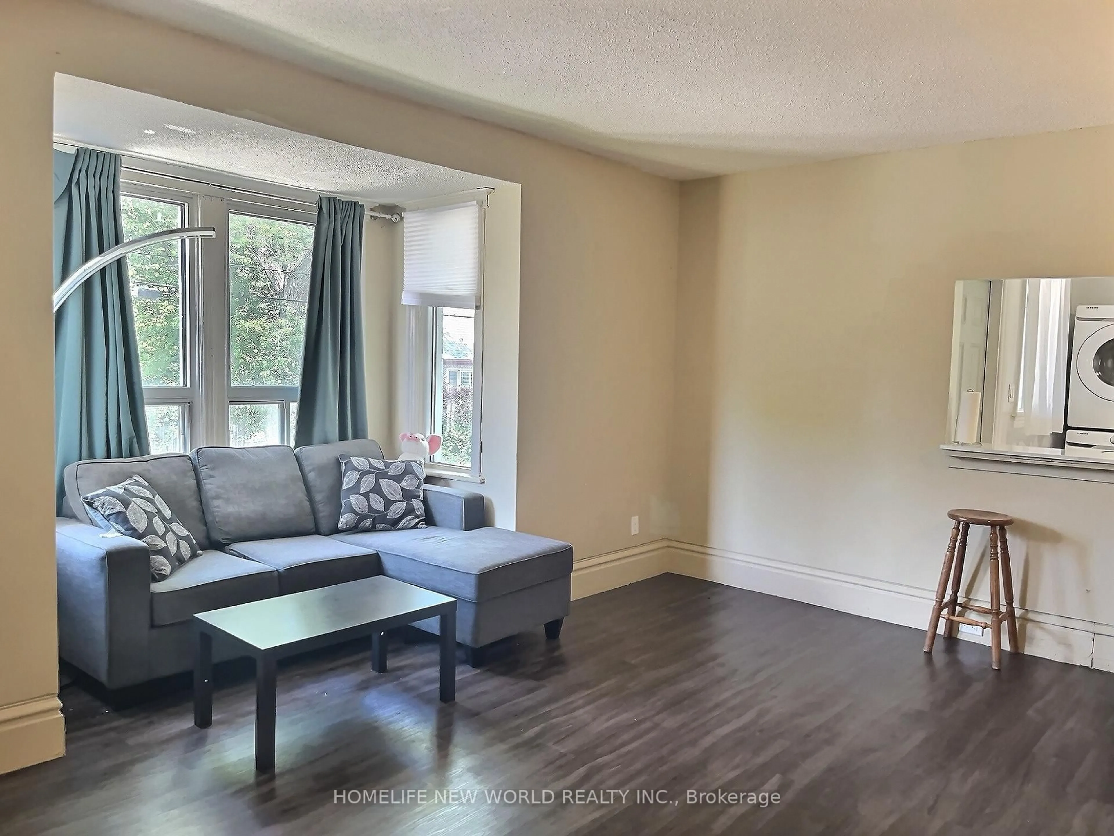 Living room with furniture, wood/laminate floor for 61 Broadway Ave, Hamilton Ontario L8S 2V9