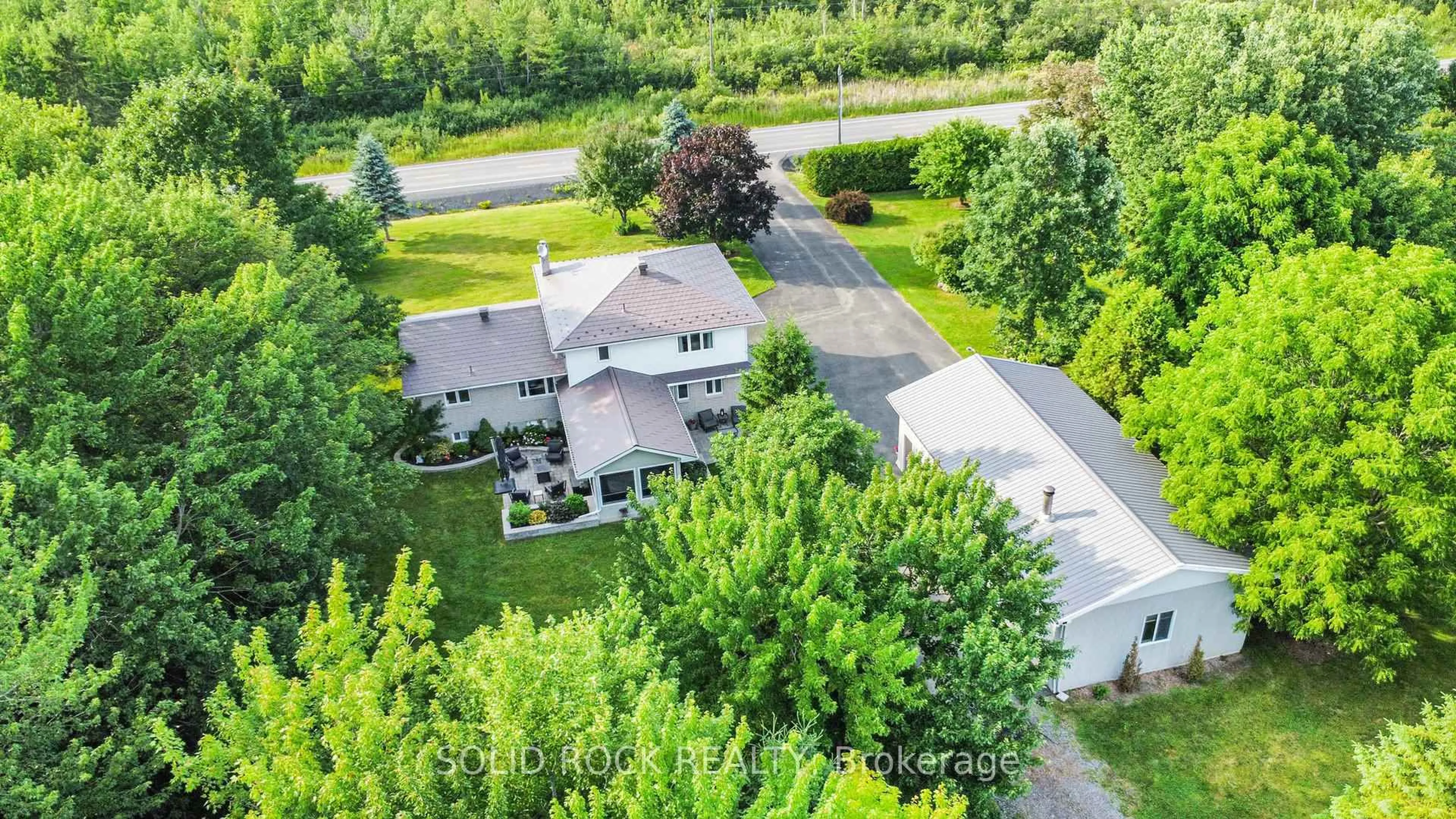 A pic from outside/outdoor area/front of a property/back of a property/a pic from drone, unknown for 2278 russland Rd, Russell Ontario K0A 3H0