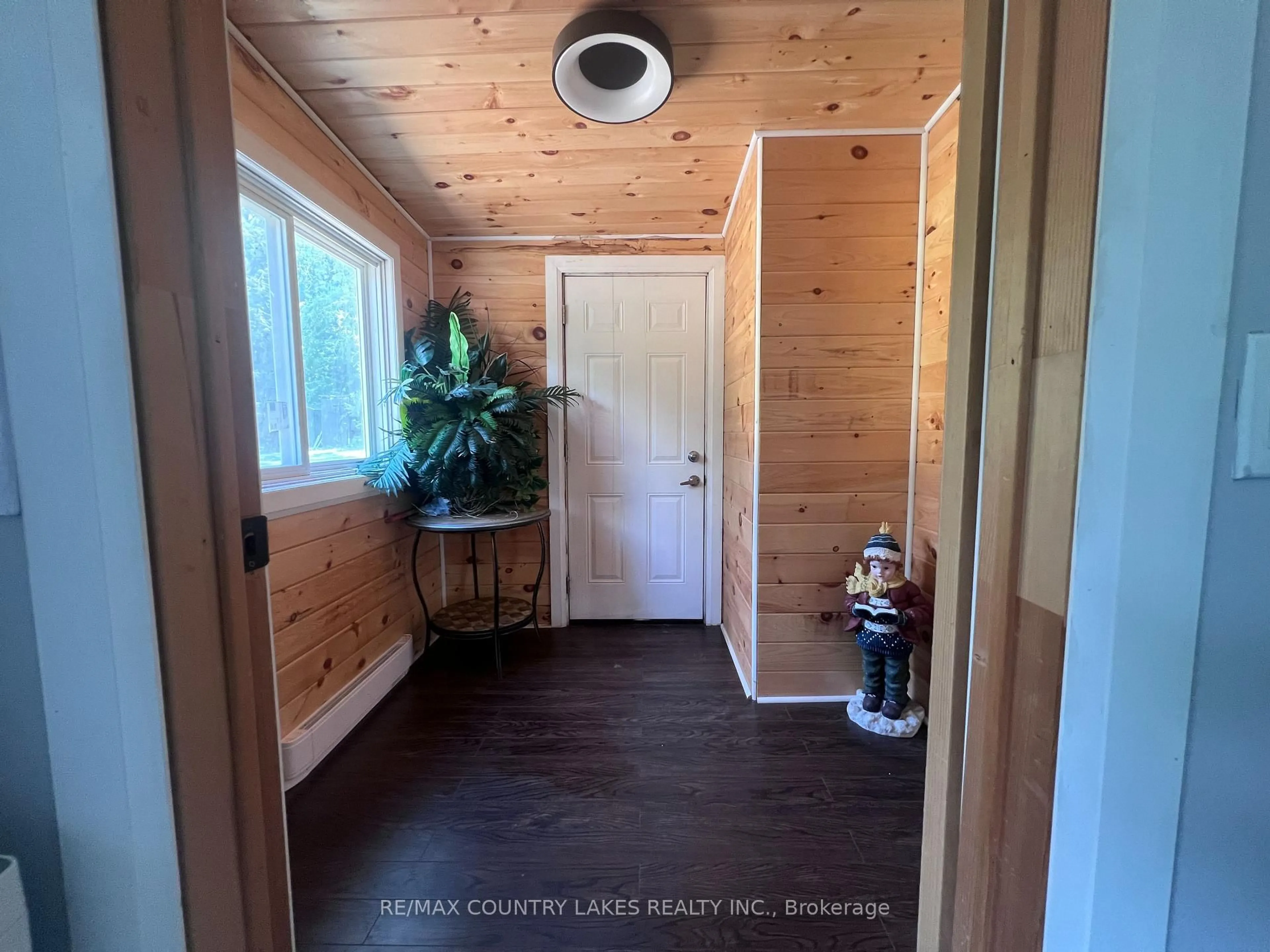 Indoor entryway for 10 Rockside Lane, Kawartha Lakes Ontario L0K 1B0