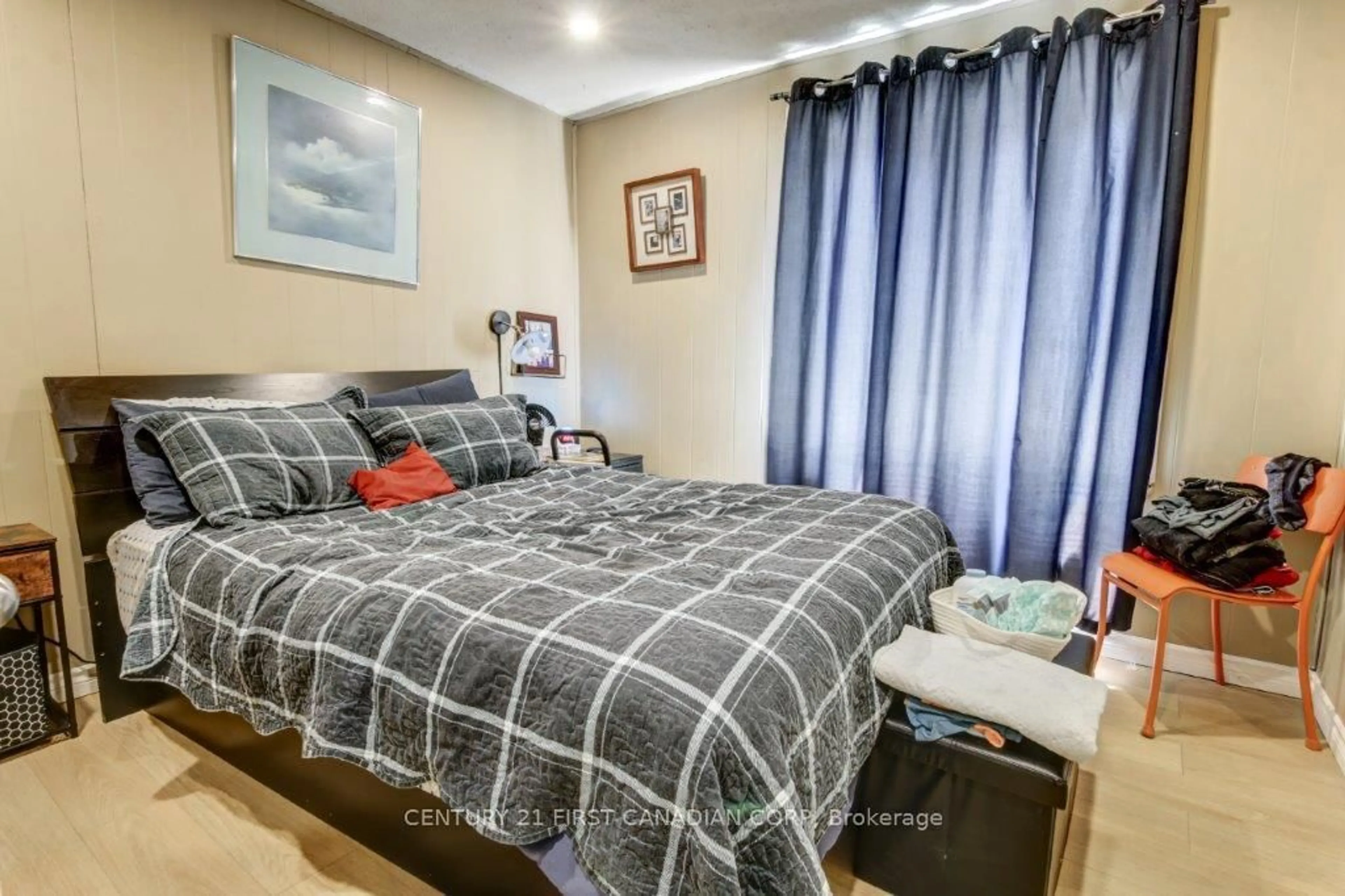 Bedroom with bed, unknown for 433 Salisbury St, London East Ontario N5Y 3B3