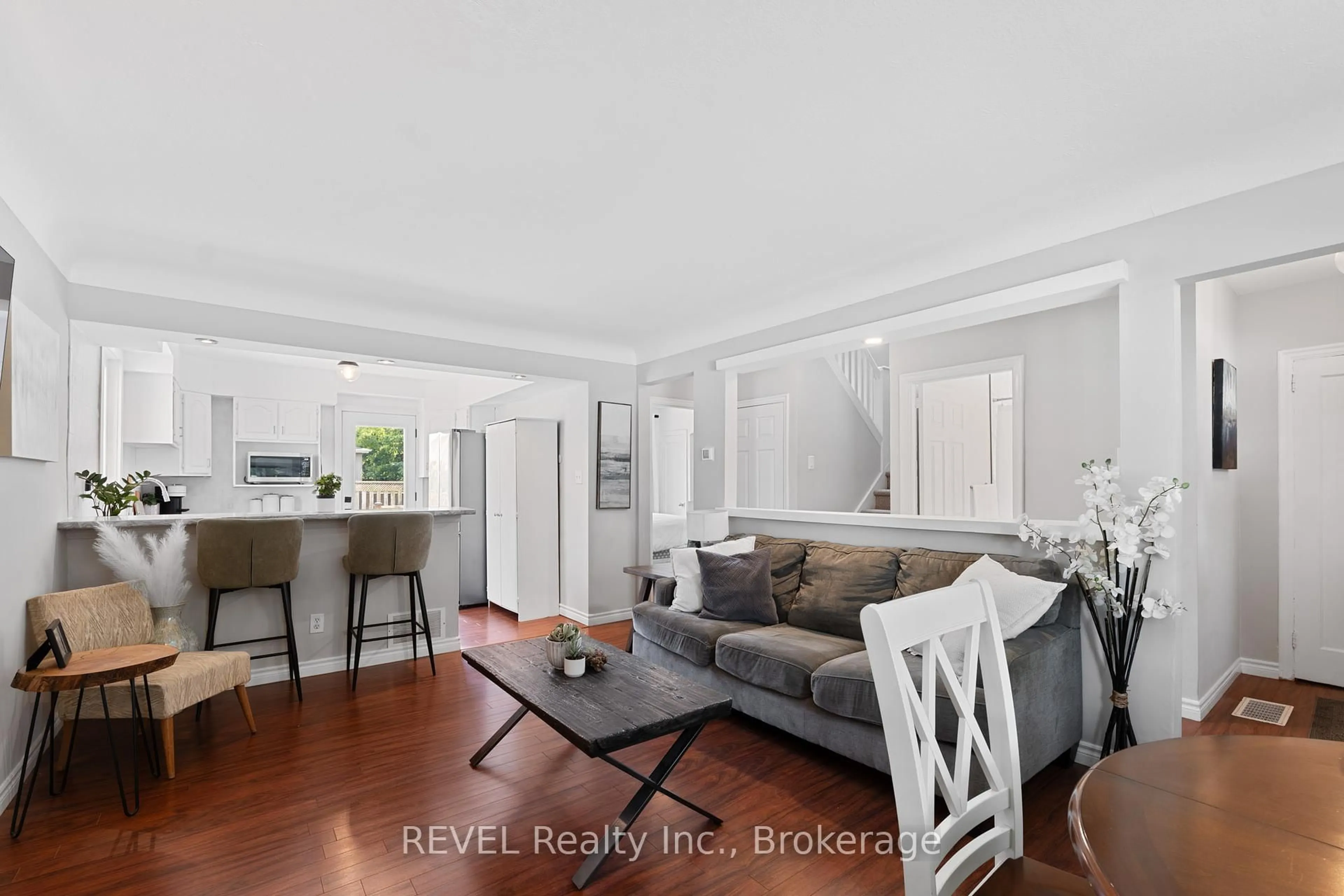 Living room with furniture, unknown for 191 Auburn Ave, Hamilton Ontario L8K 3B4