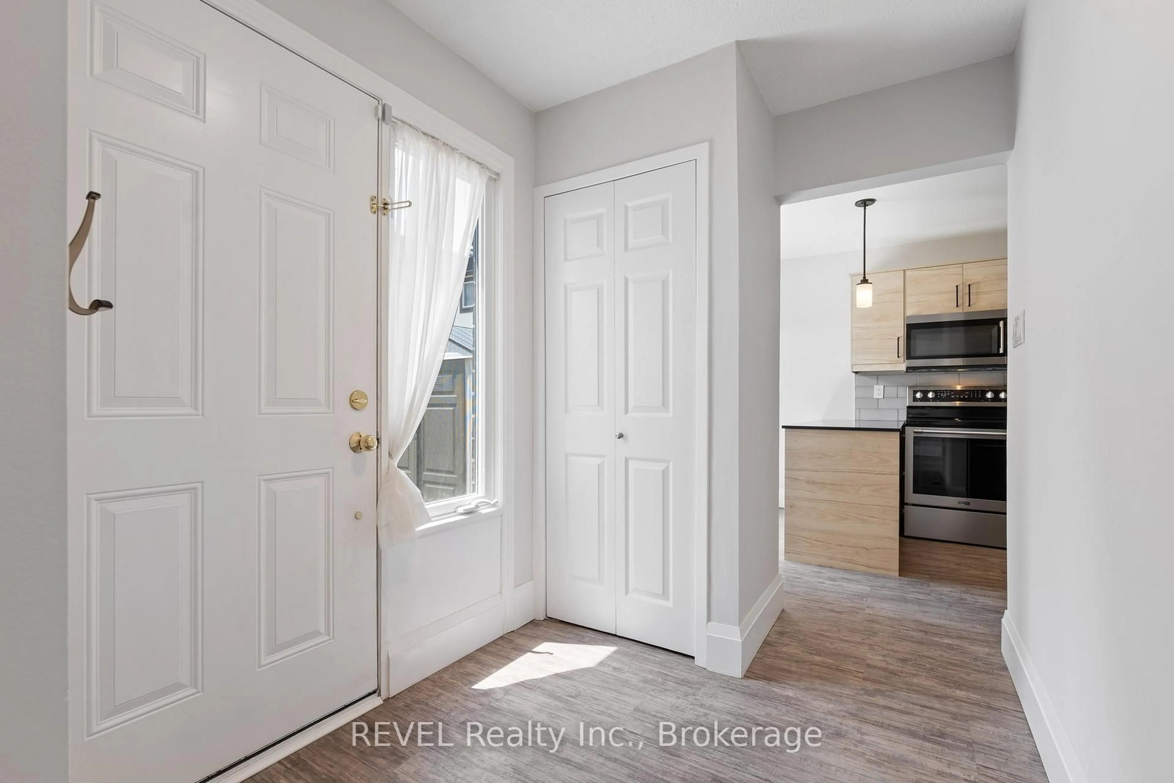 Indoor entryway for 45 Marksam Rd #109, Guelph Ontario N1H 6Y9