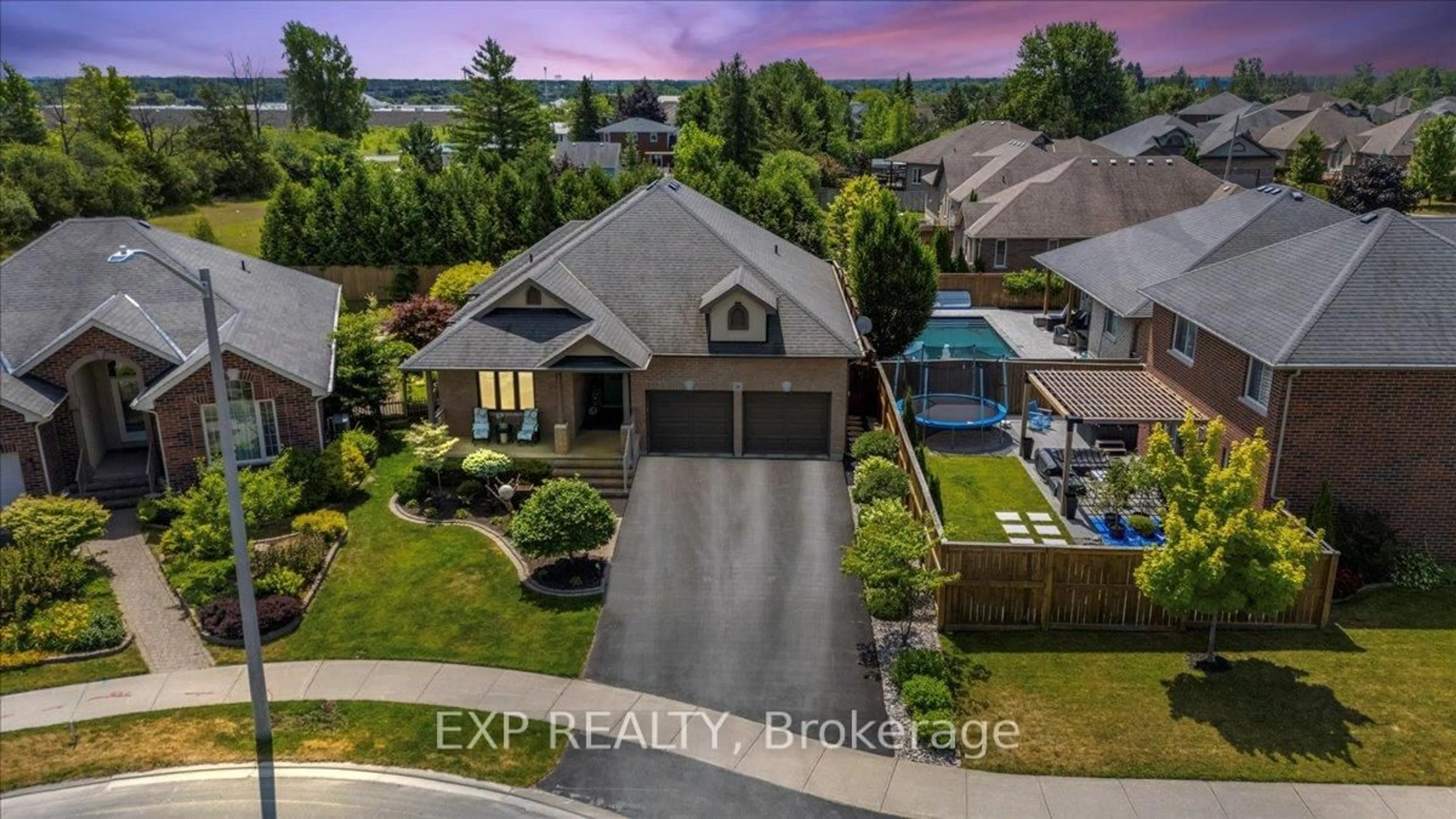A pic from outside/outdoor area/front of a property/back of a property/a pic from drone, unknown for 59 Hanover Crt, Belleville Ontario K8N 0B1