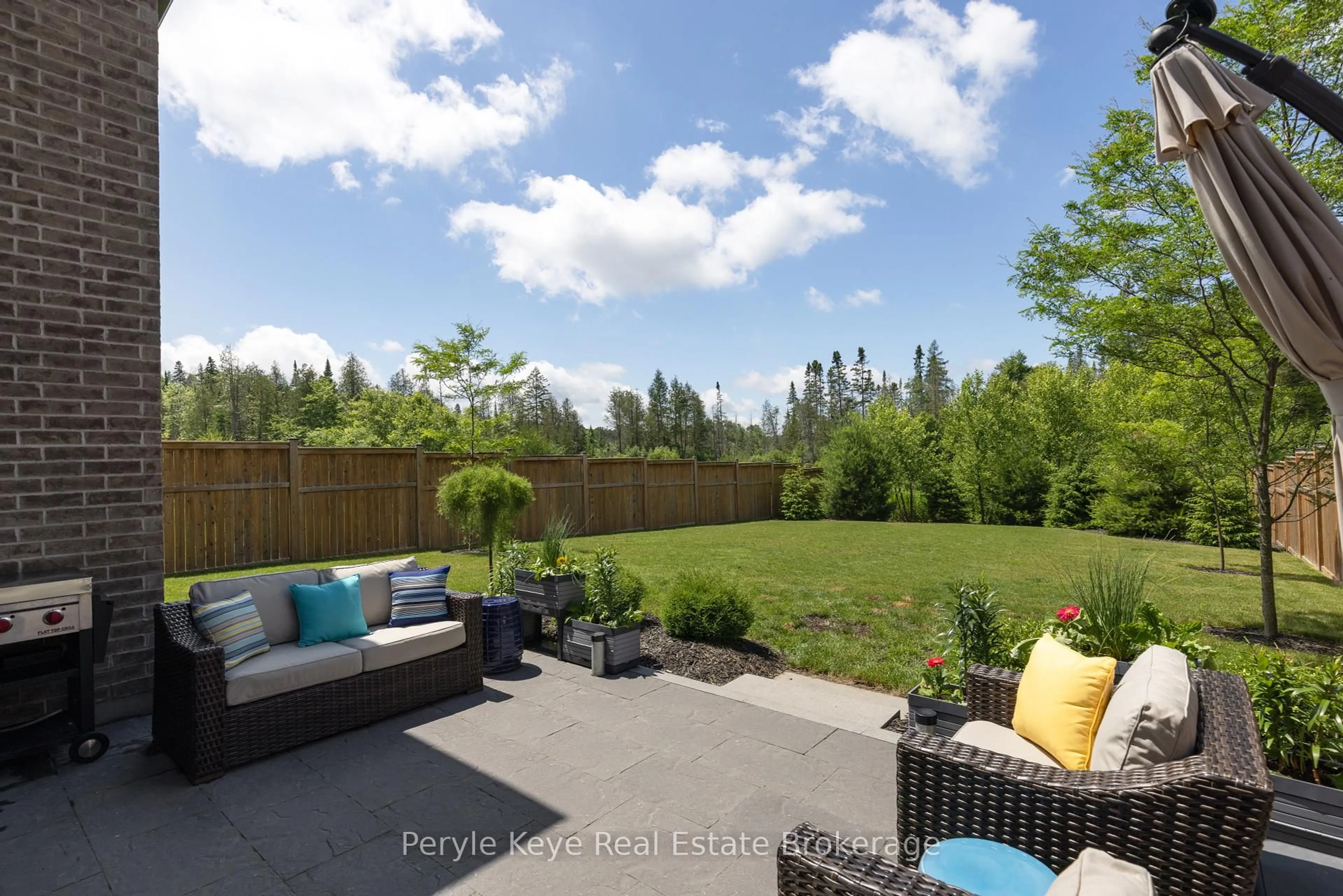 Patio, unknown for 73 Selkirk Dr, Huntsville Ontario P1H 0C6