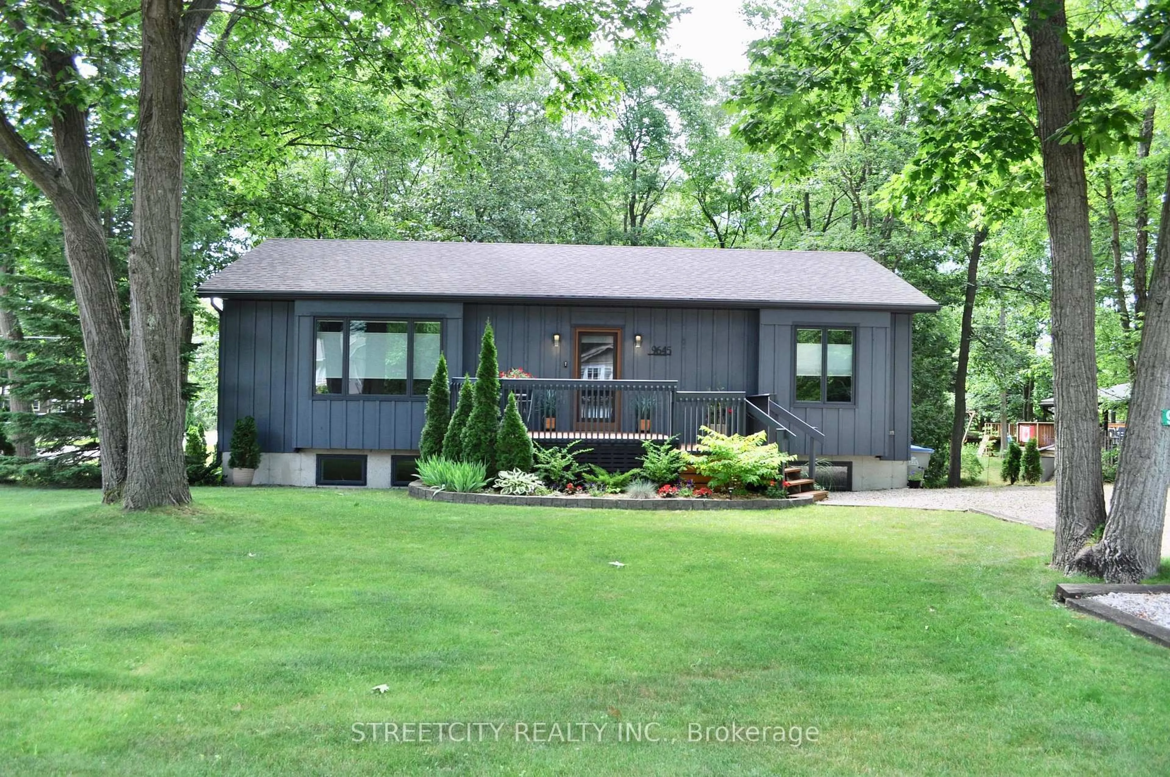Home with vinyl exterior material, unknown for 9645 Joanne Ave, Lambton Shores Ontario N0M 1T0