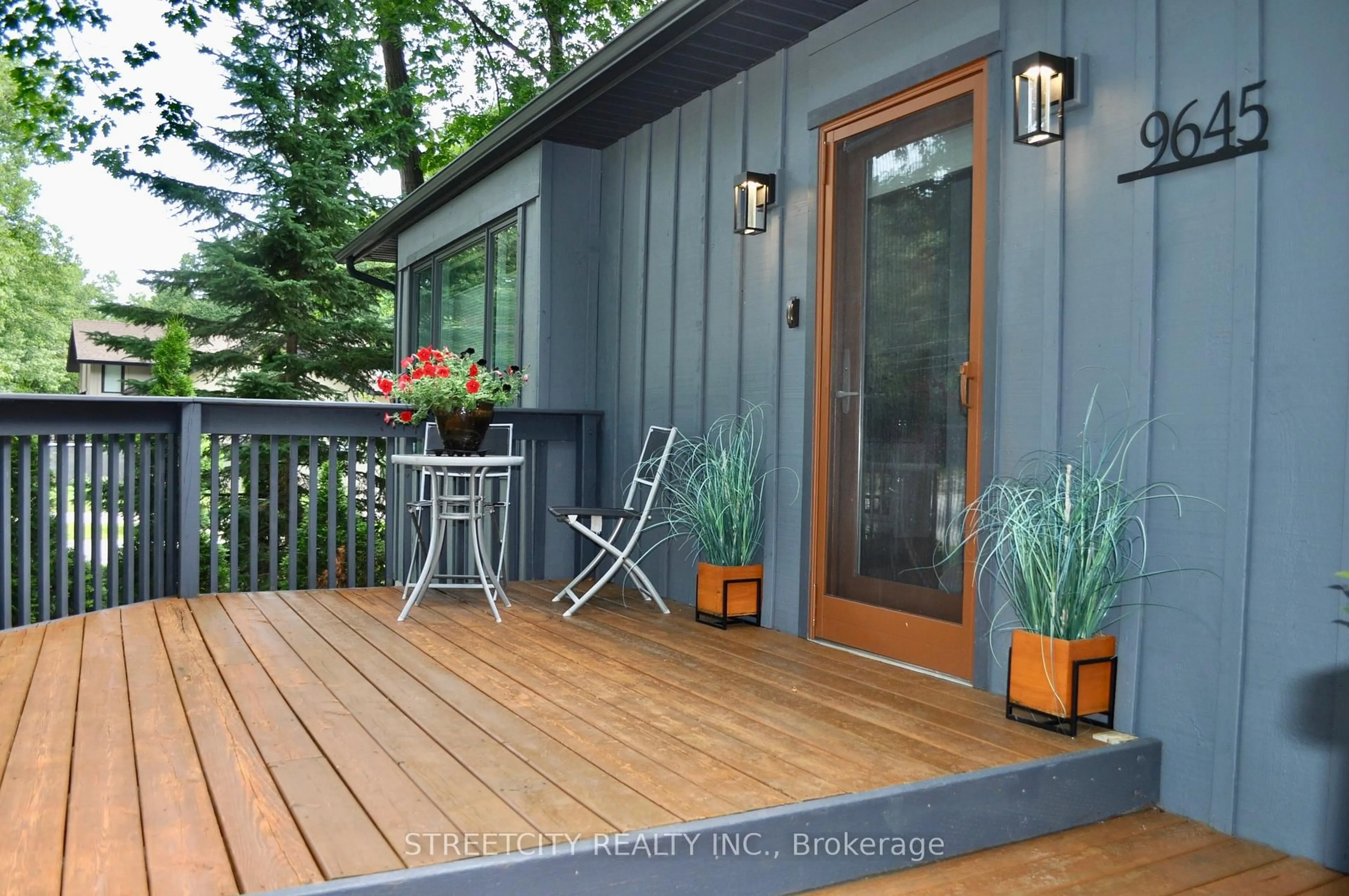 Patio, unknown for 9645 Joanne Ave, Lambton Shores Ontario N0M 1T0