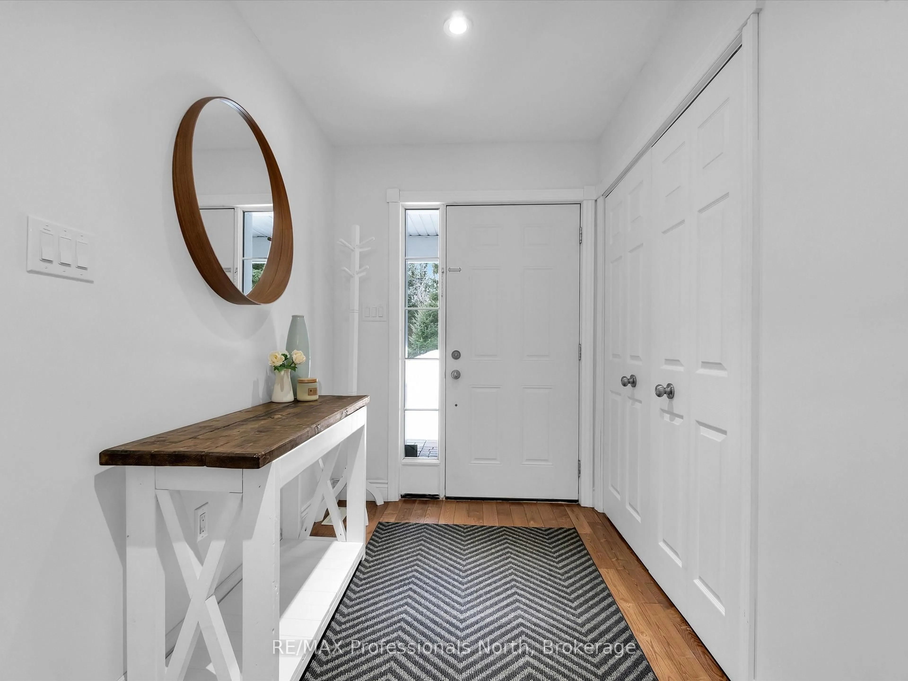 Indoor entryway for 149 Balsam Chutes Rd, Huntsville Ontario P0B 1L0