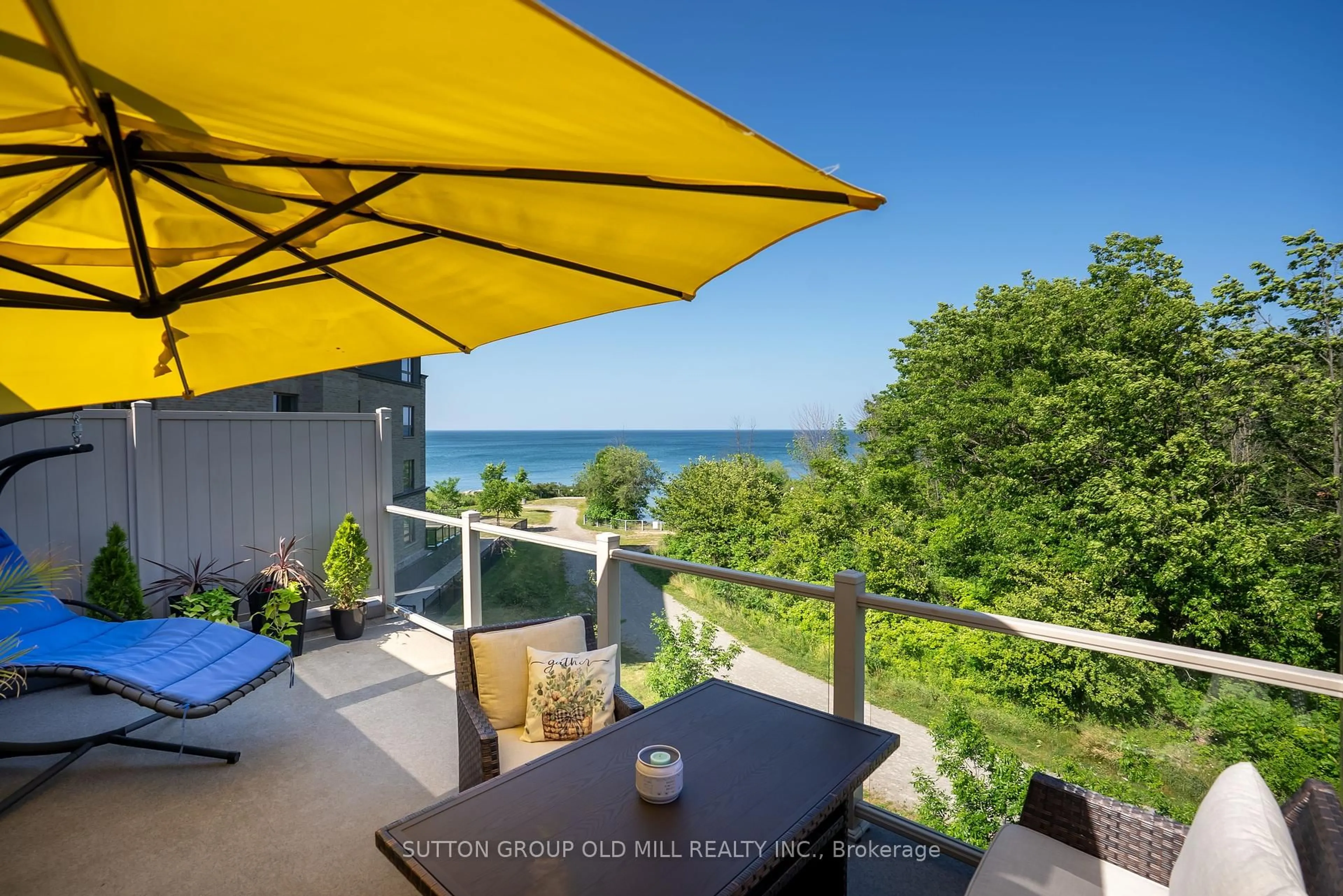 Patio, water/lake/river/ocean view for 53 Southshore Cres, Hamilton Ontario L8E 0J3