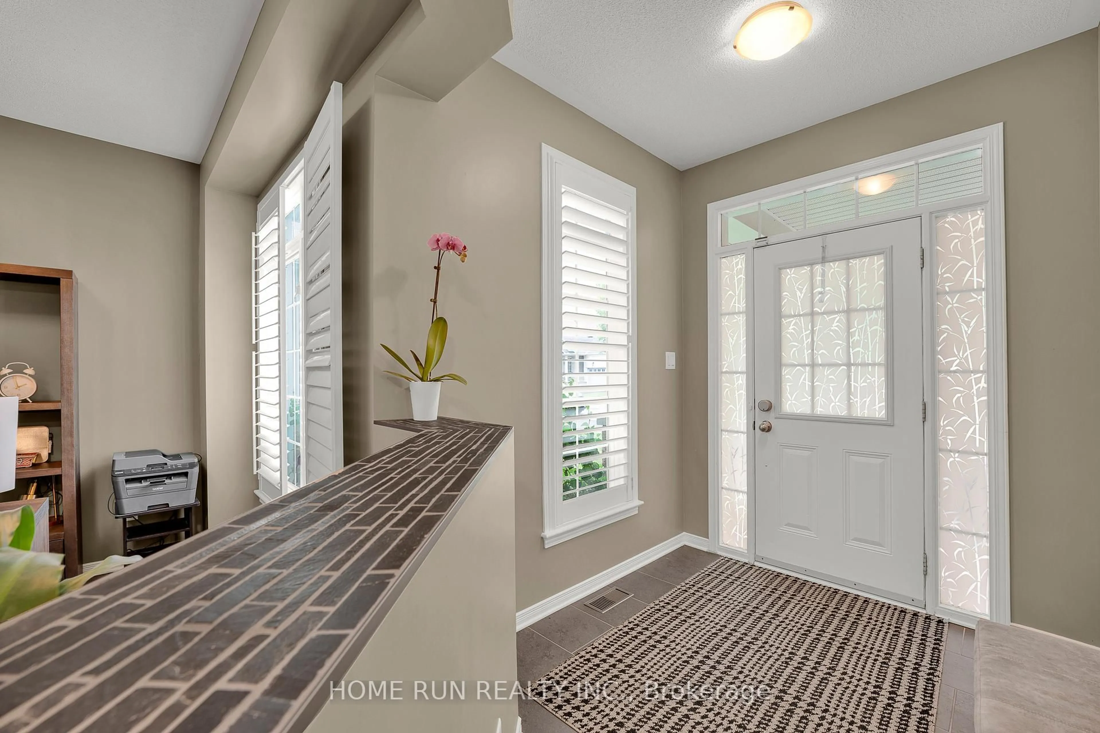 Indoor entryway for 343 Eckerson Ave, Ottawa Ontario K2S 0K9