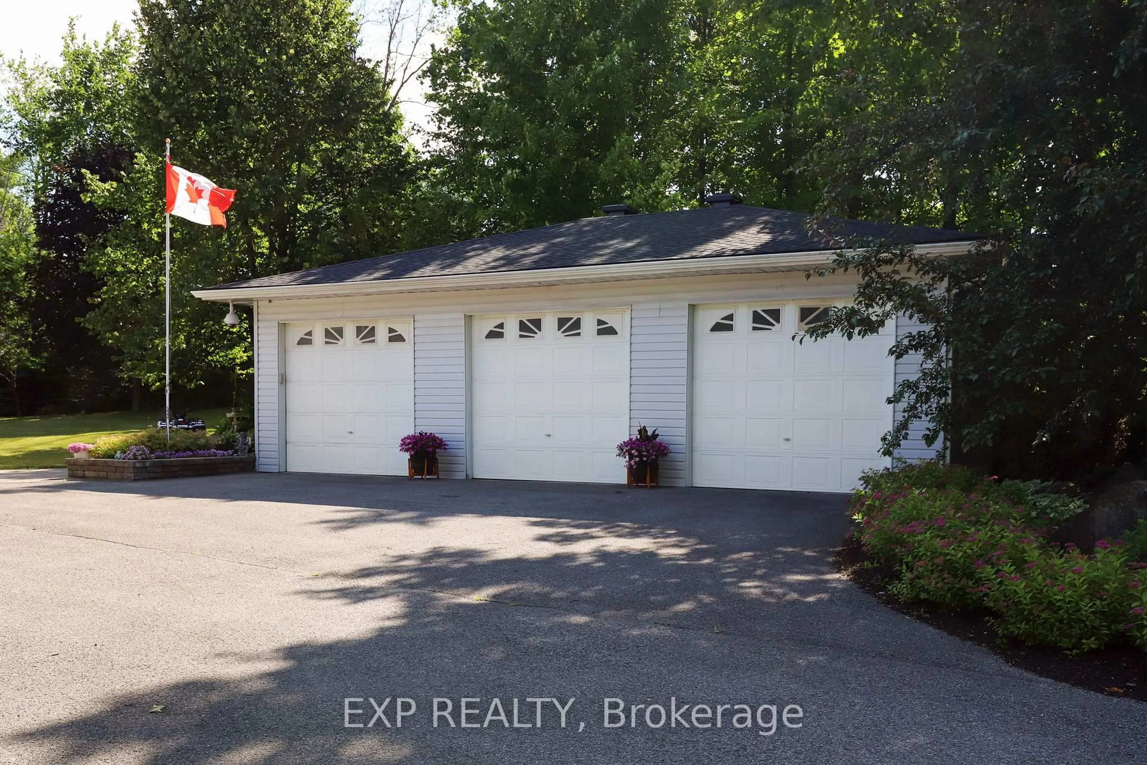 Indoor garage for 6385 Third Line Rd, North Gower Ontario K0A 2T0