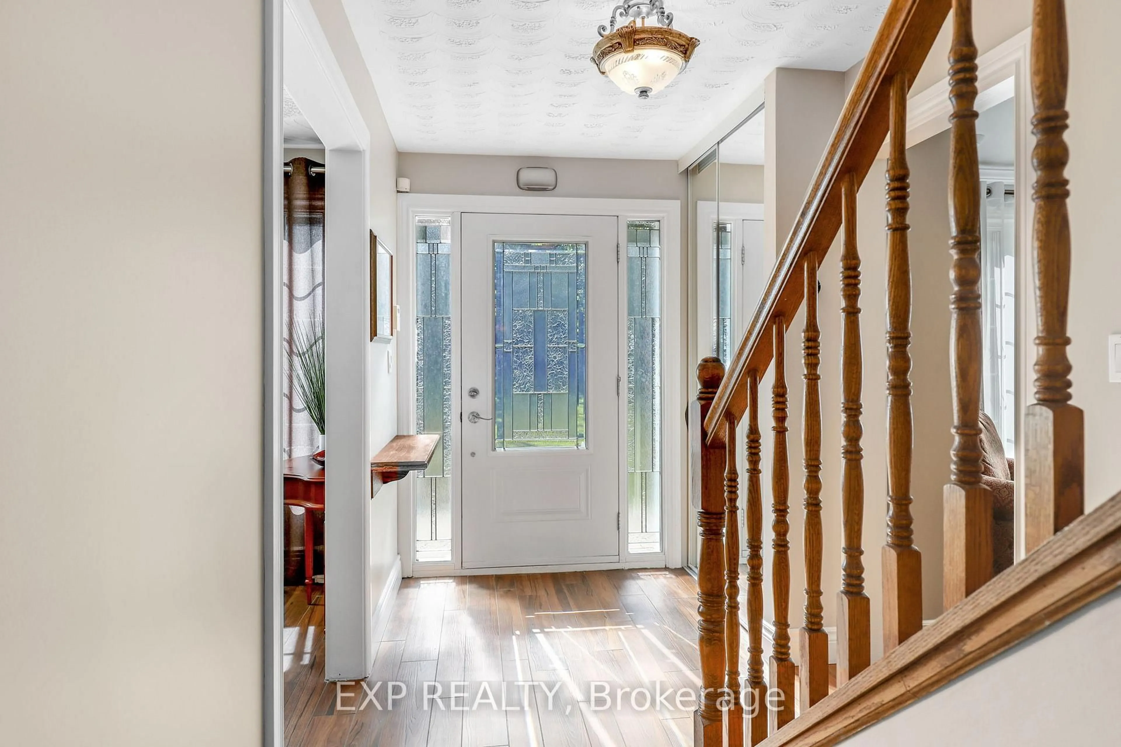 Indoor entryway for 6385 Third Line Rd, North Gower Ontario K0A 2T0