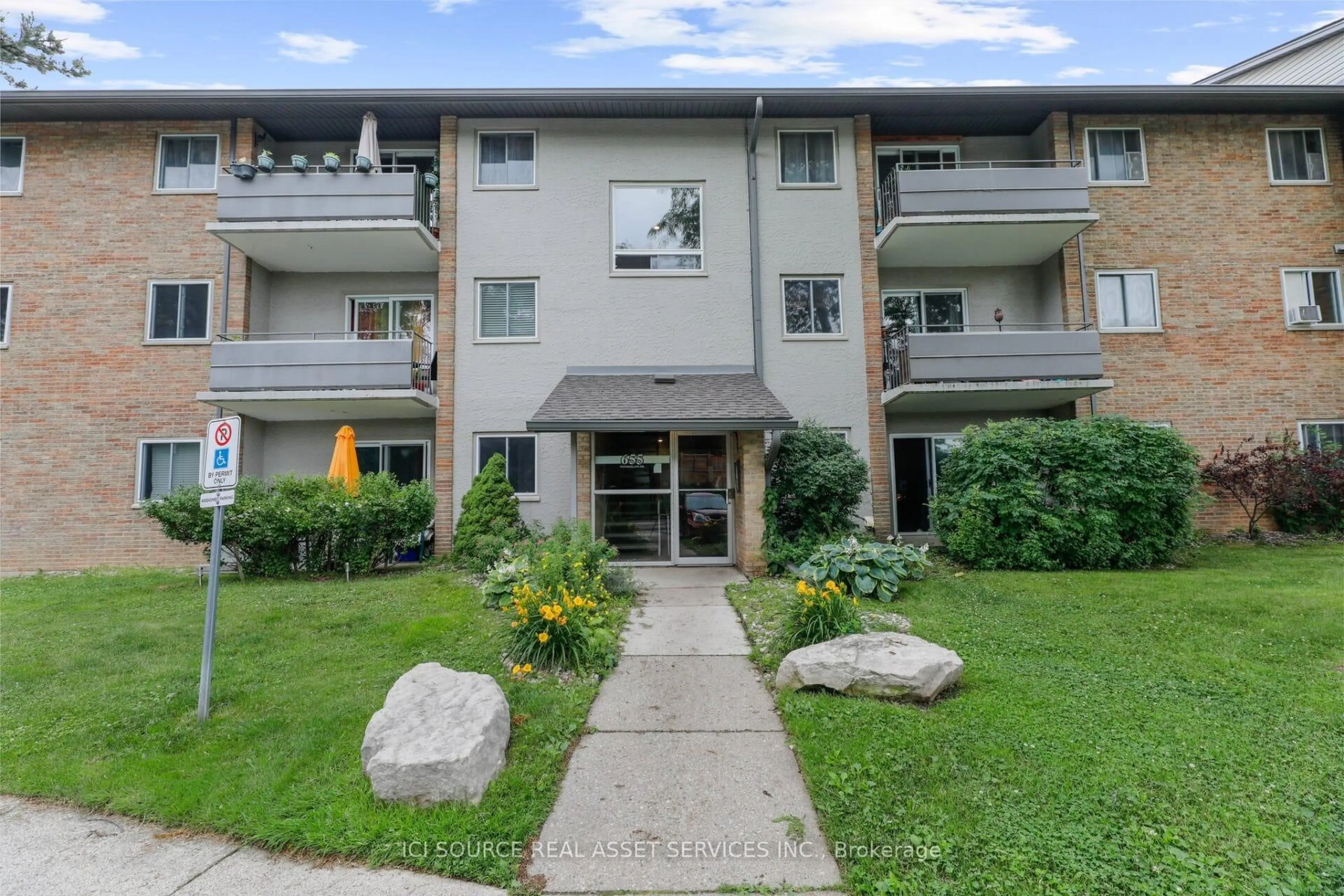Patio, unknown for 655 Wonderland Rd #7, London South Ontario N6K 1M1