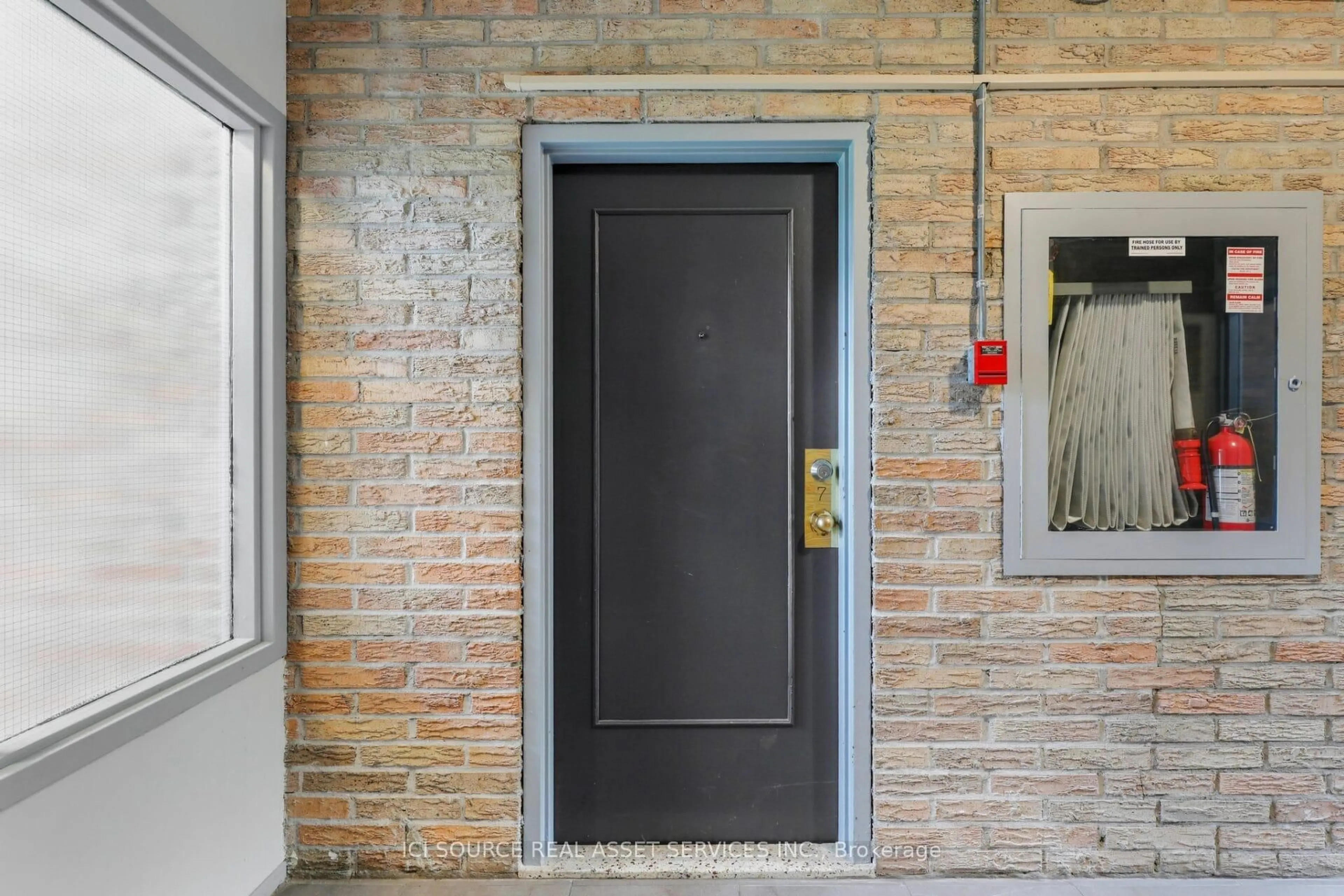 Indoor entryway for 655 Wonderland Rd #7, London South Ontario N6K 1M1