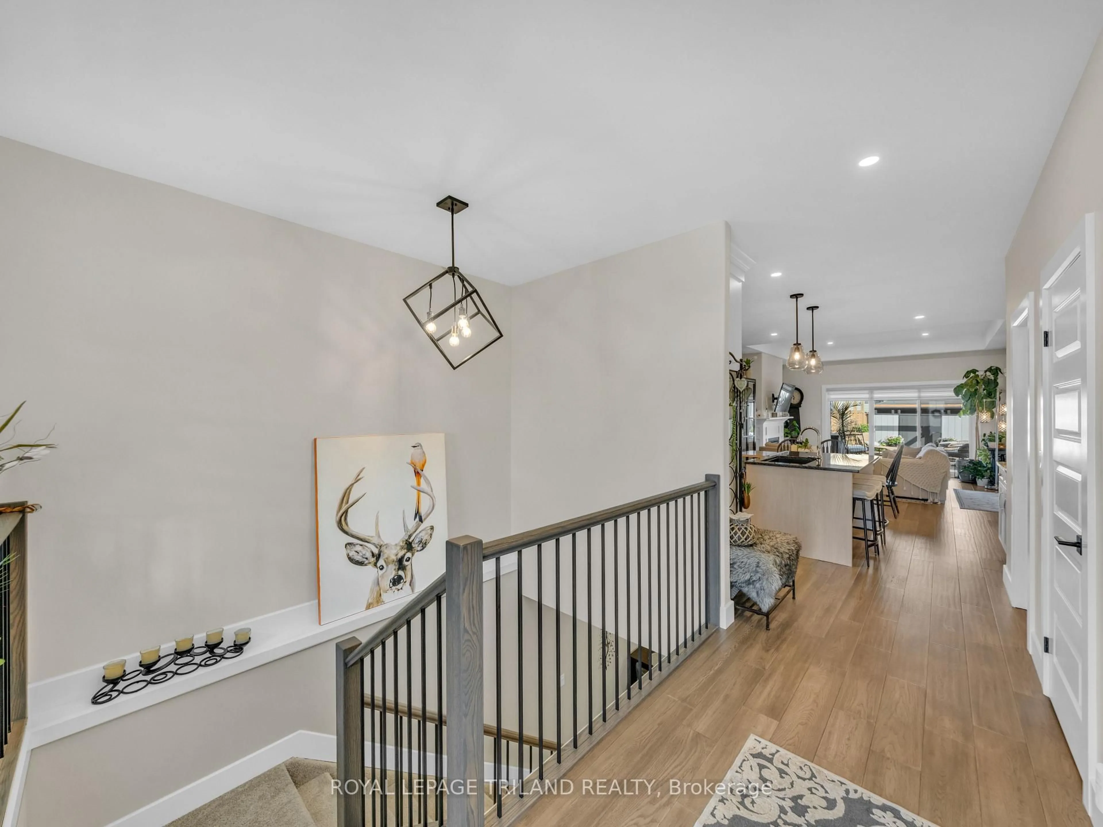 Indoor entryway for 104 Brighton Pl, Chatham-Kent Ontario N7L 0G7