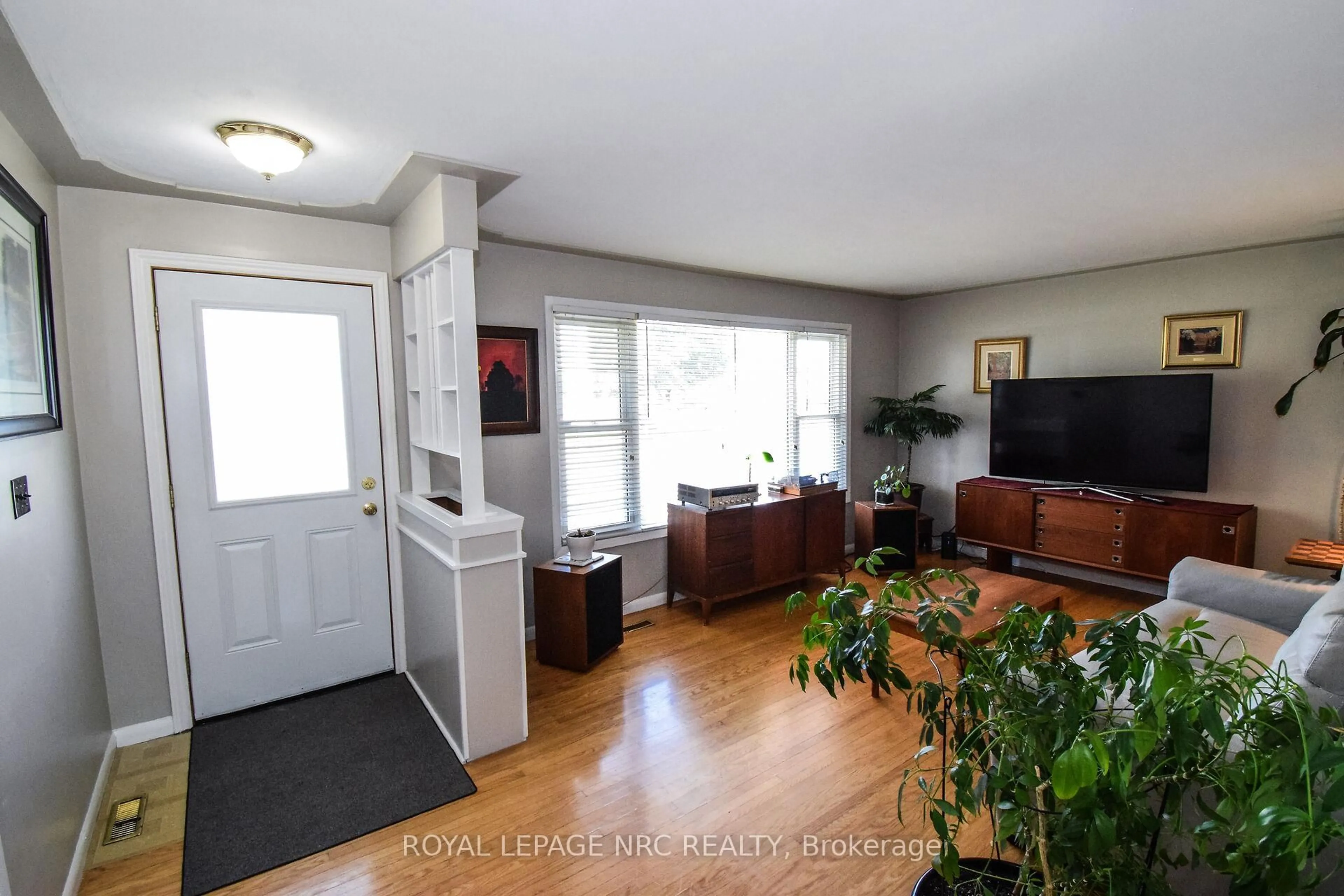 Unknown for 4 Court St, Fort Erie Ontario L2A 2G4