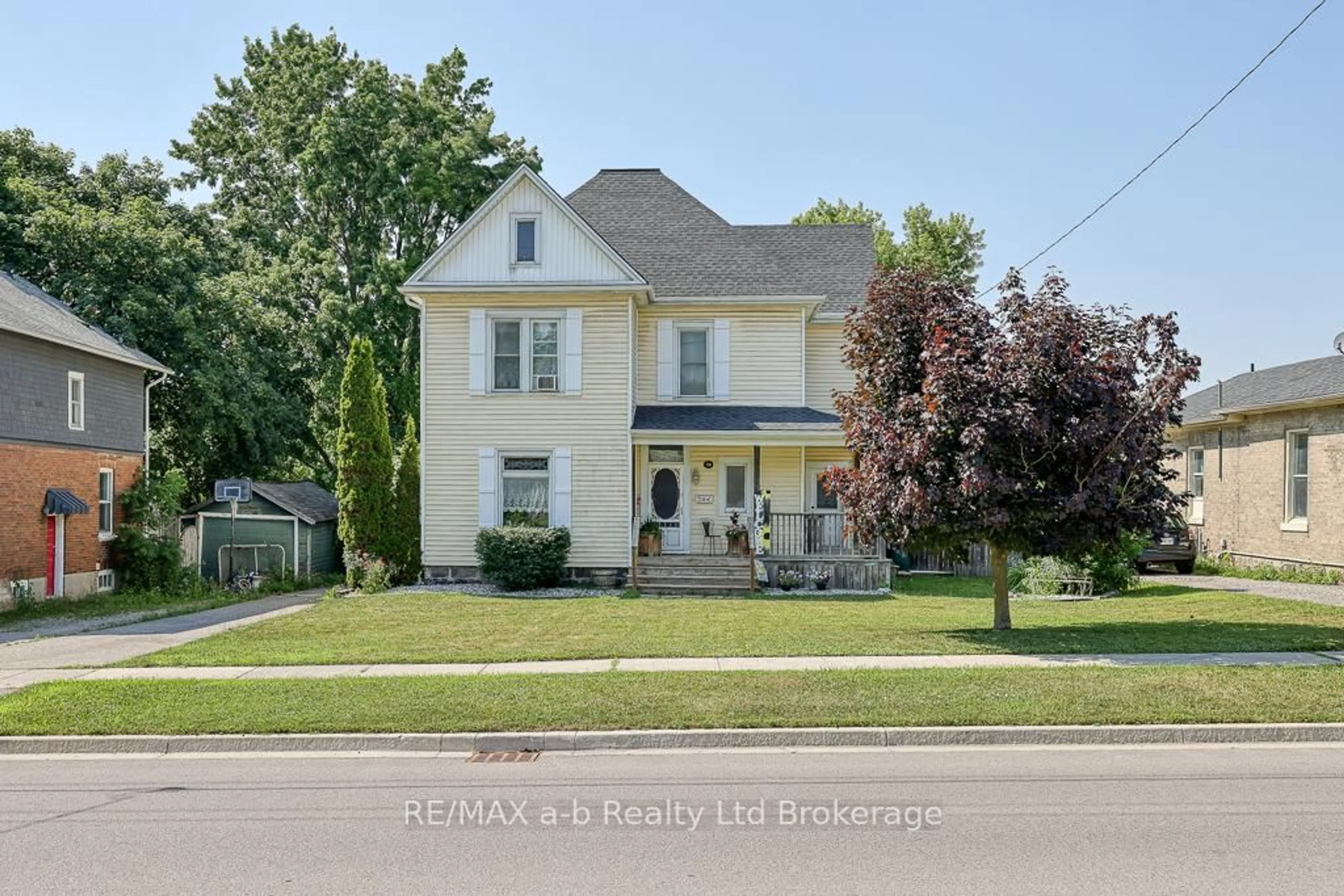Unknown for 136 Charles St, Ingersoll Ontario N5C 2M1
