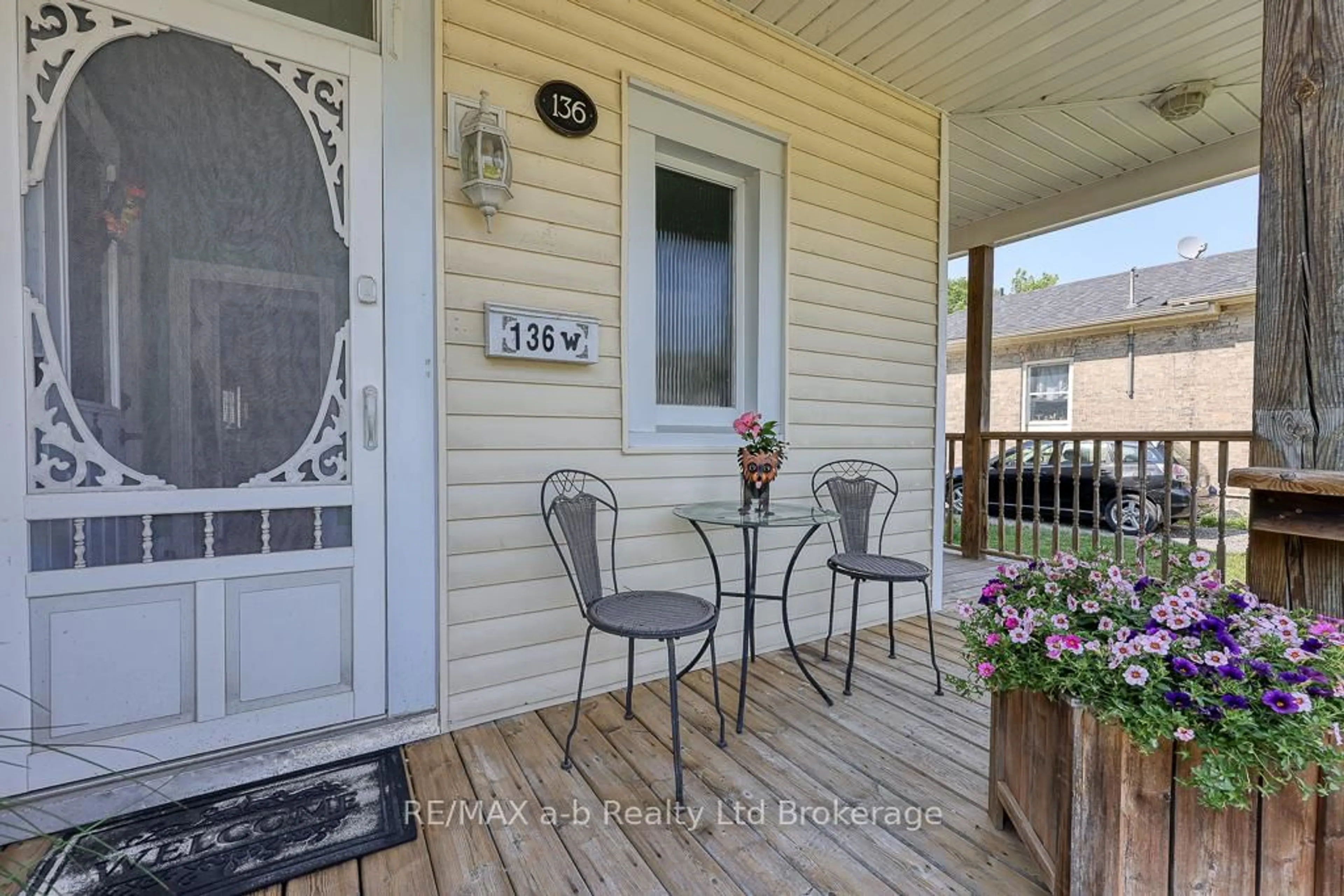 Unknown for 136 Charles St, Ingersoll Ontario N5C 2M1
