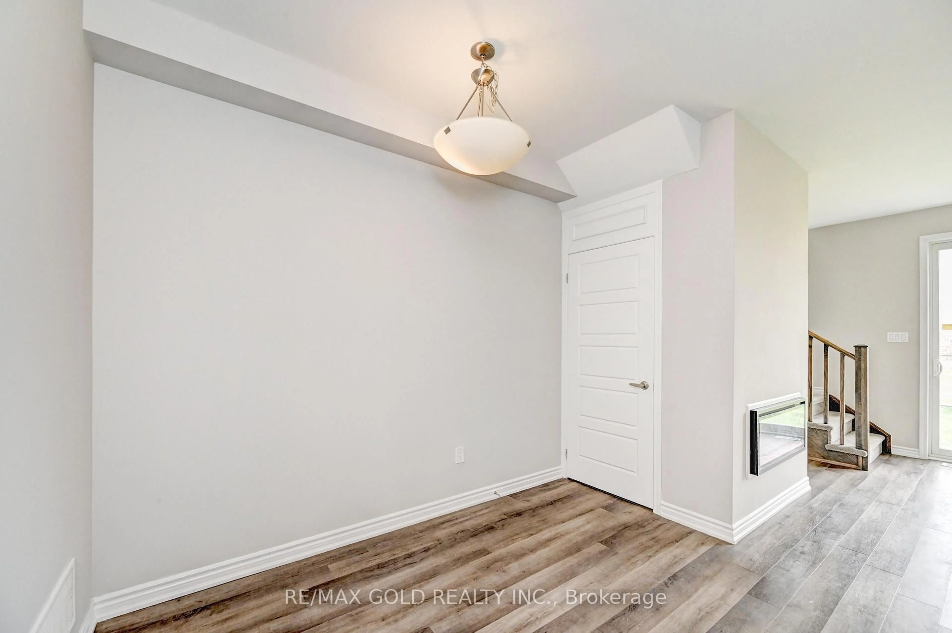 Indoor entryway for 104 Forestwalk St, Kitchener Ontario N2R 0S9