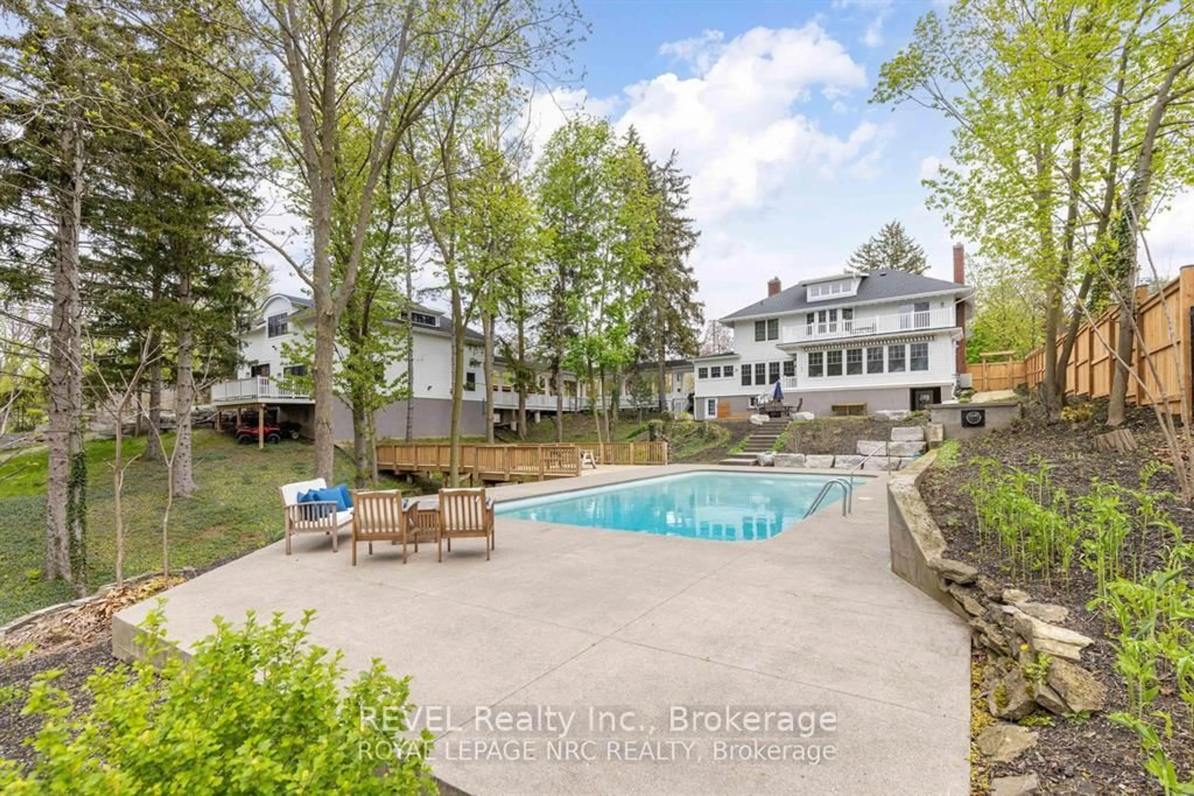 Pool for 50 Hillcrest Ave, St. Catharines Ontario L2R 4Y1