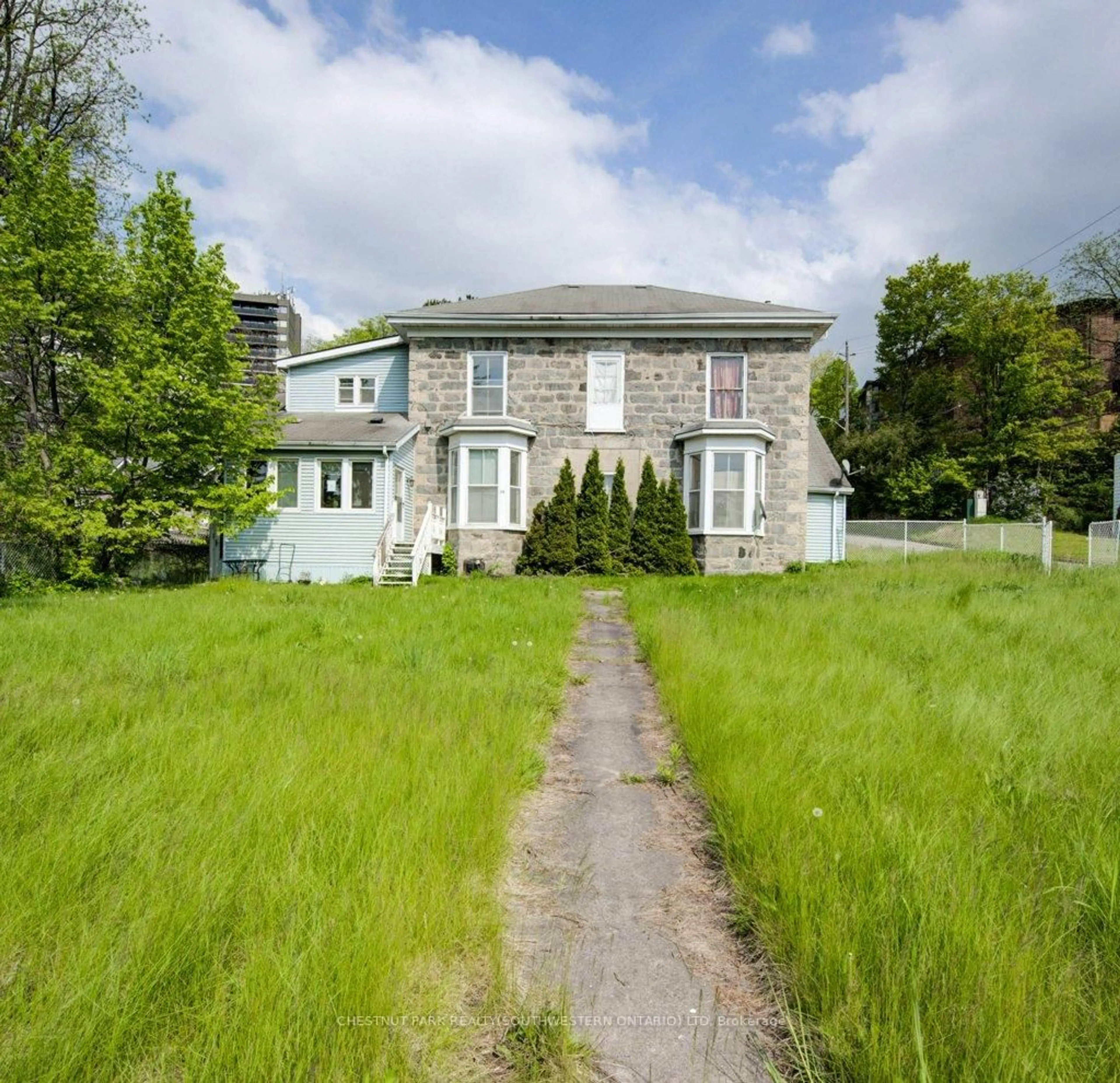 A pic from outside/outdoor area/front of a property/back of a property/a pic from drone, building for 245 Ainslie St, Cambridge Ontario N1R 3L2