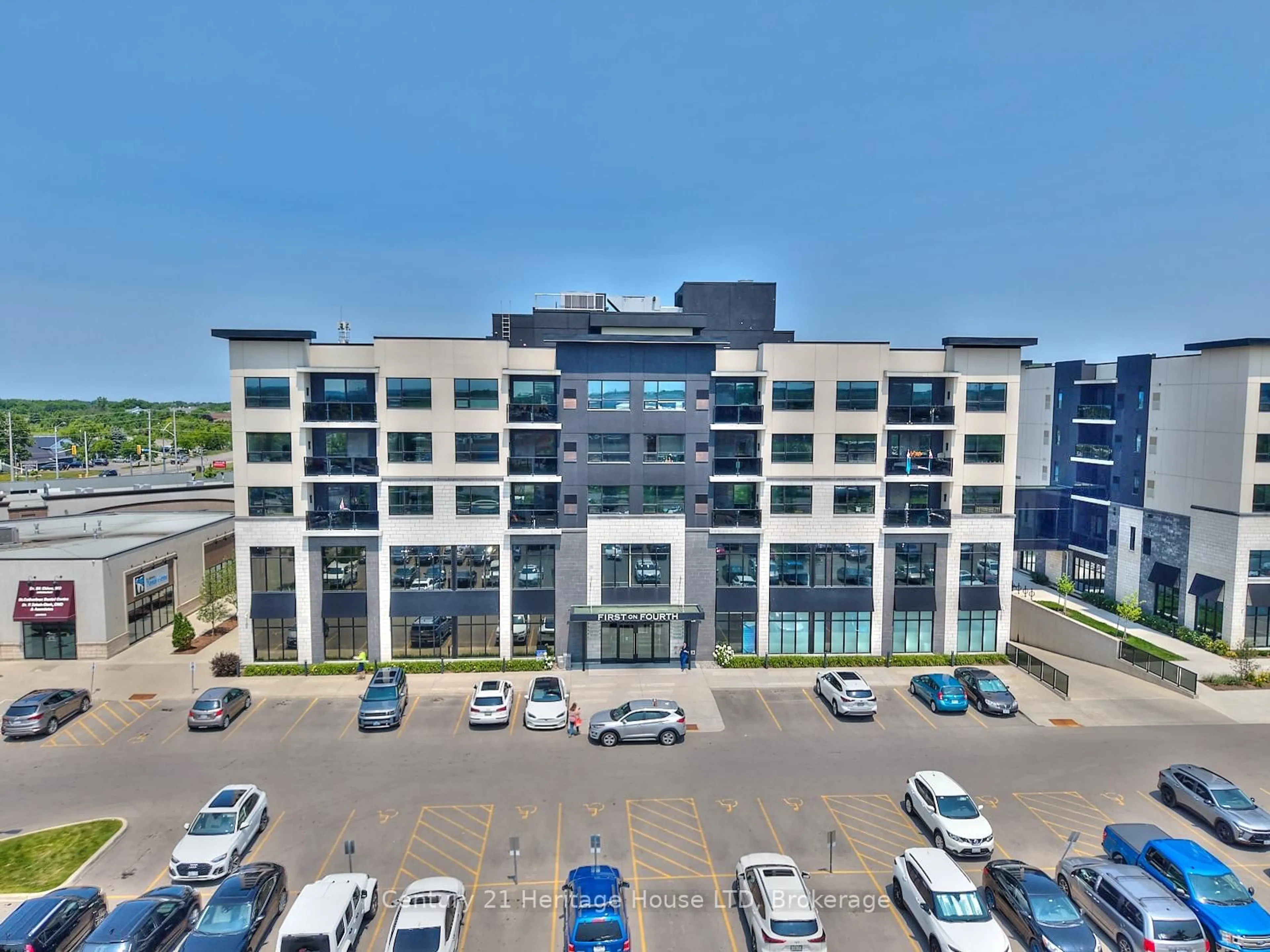 A pic from outside/outdoor area/front of a property/back of a property/a pic from drone, building for 300 FOURTH Ave #304, St. Catharines Ontario L2S 0E6
