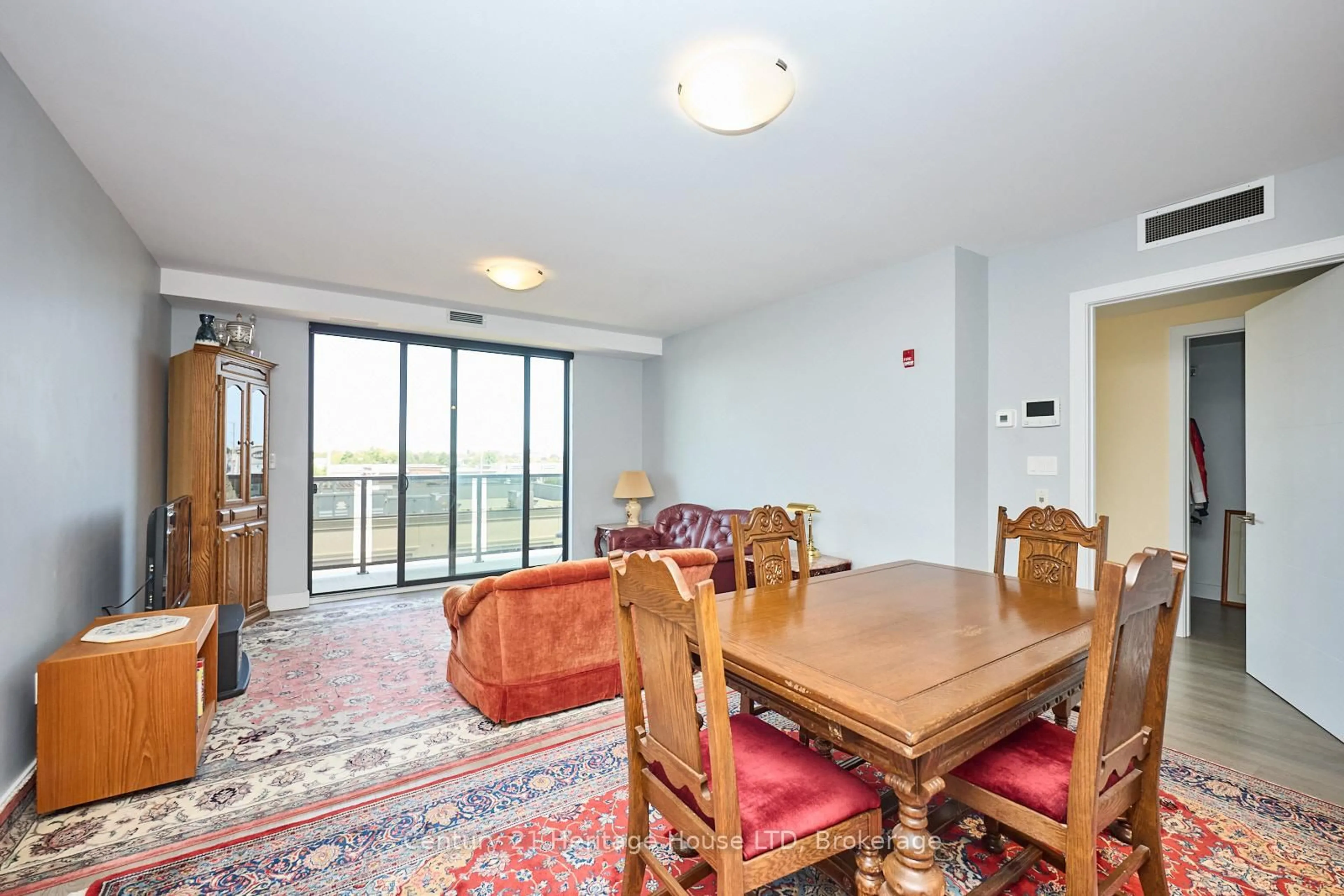 Dining room, unknown for 300 FOURTH Ave #304, St. Catharines Ontario L2S 0E6