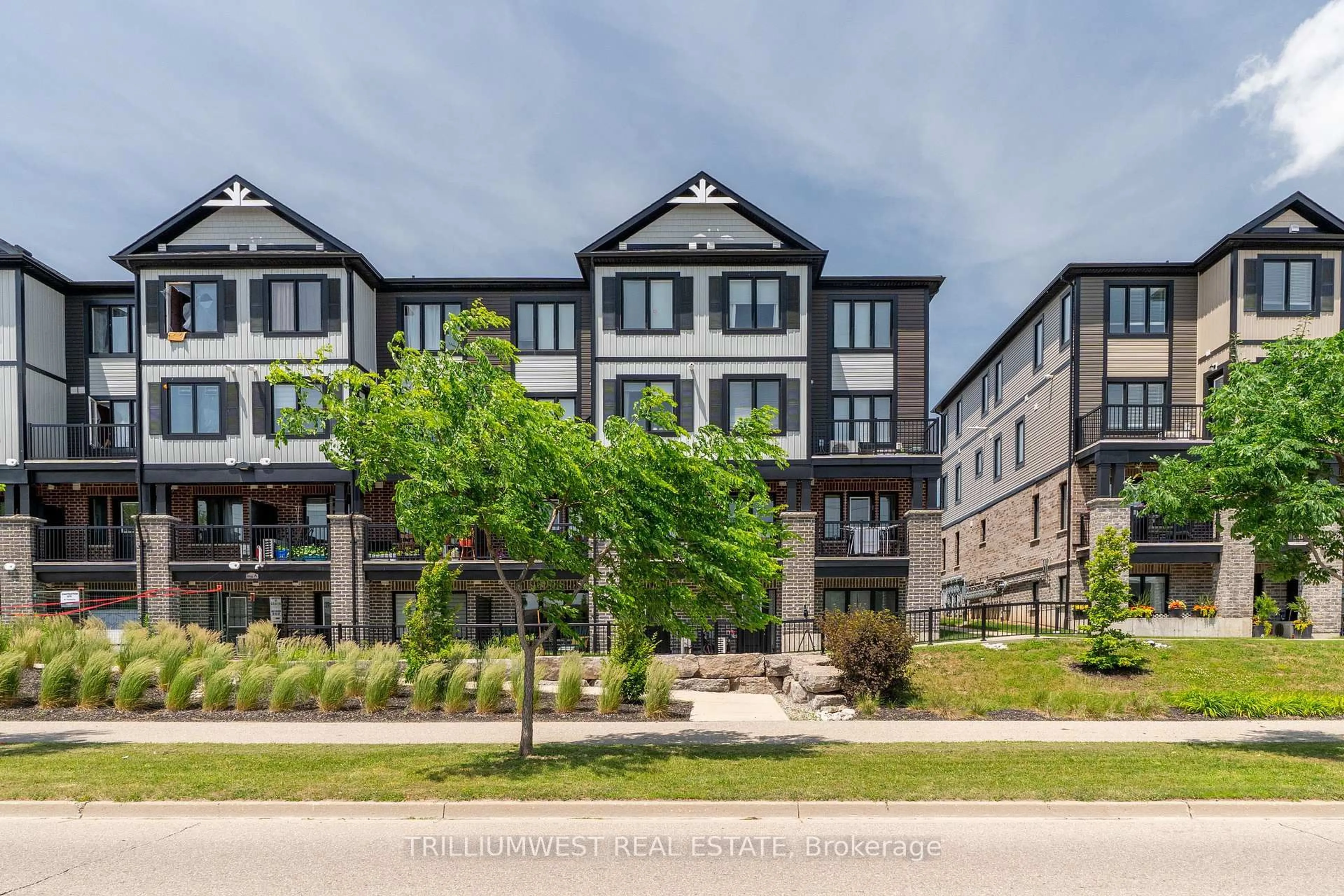 Unknown for 160 Rochefort St #A19 (90), Kitchener Ontario N2R 0P5