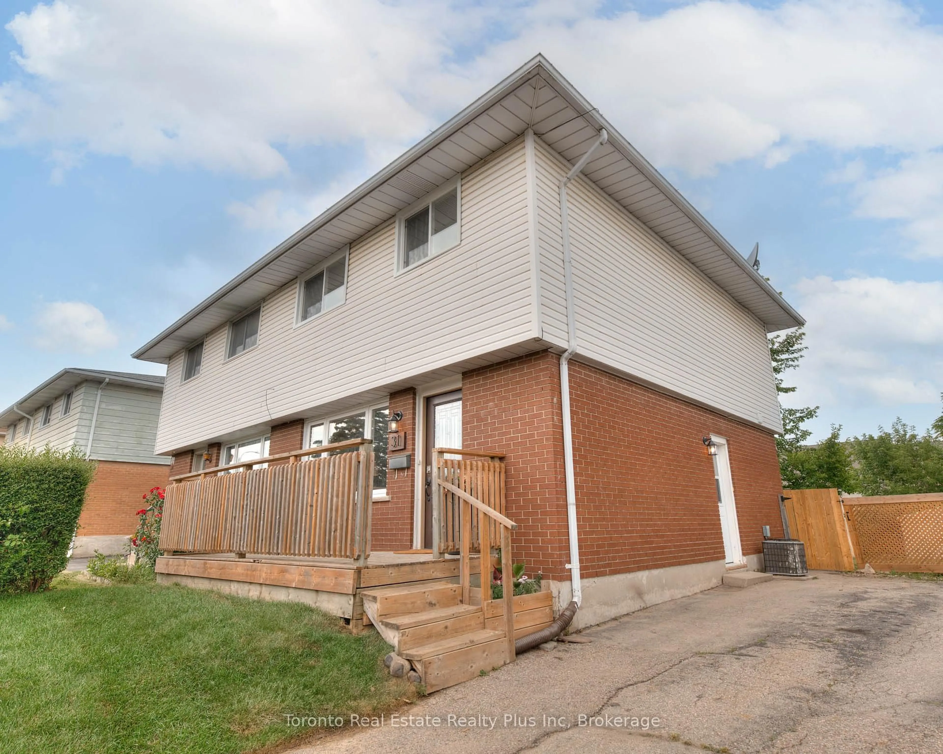 Home with brick exterior material, building for 31 Roberts Cres, Kitchener Ontario N2E 1A6