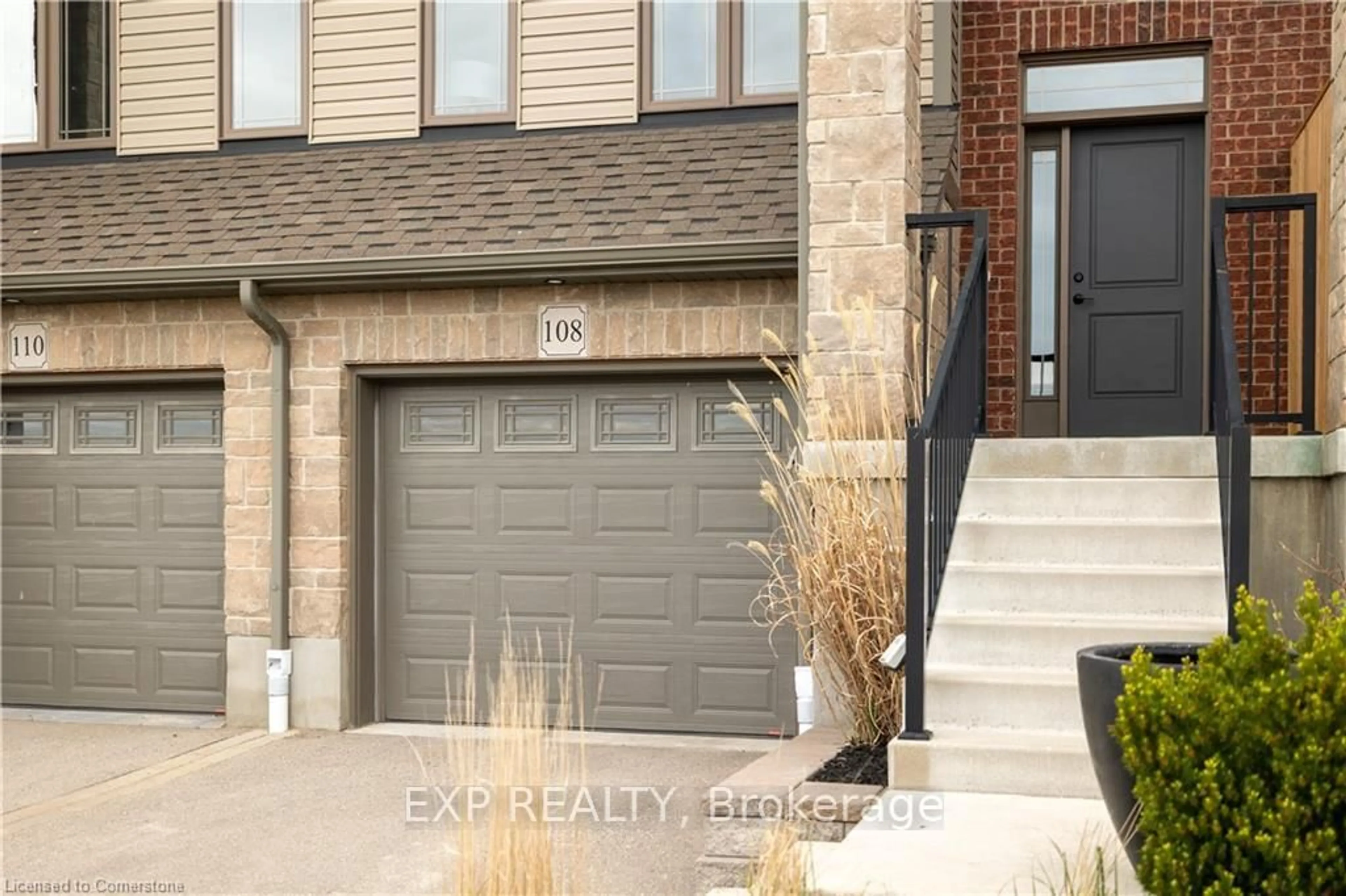 Indoor entryway for 108 Loxleigh Lane, Woolwich Ontario N0B 1M0