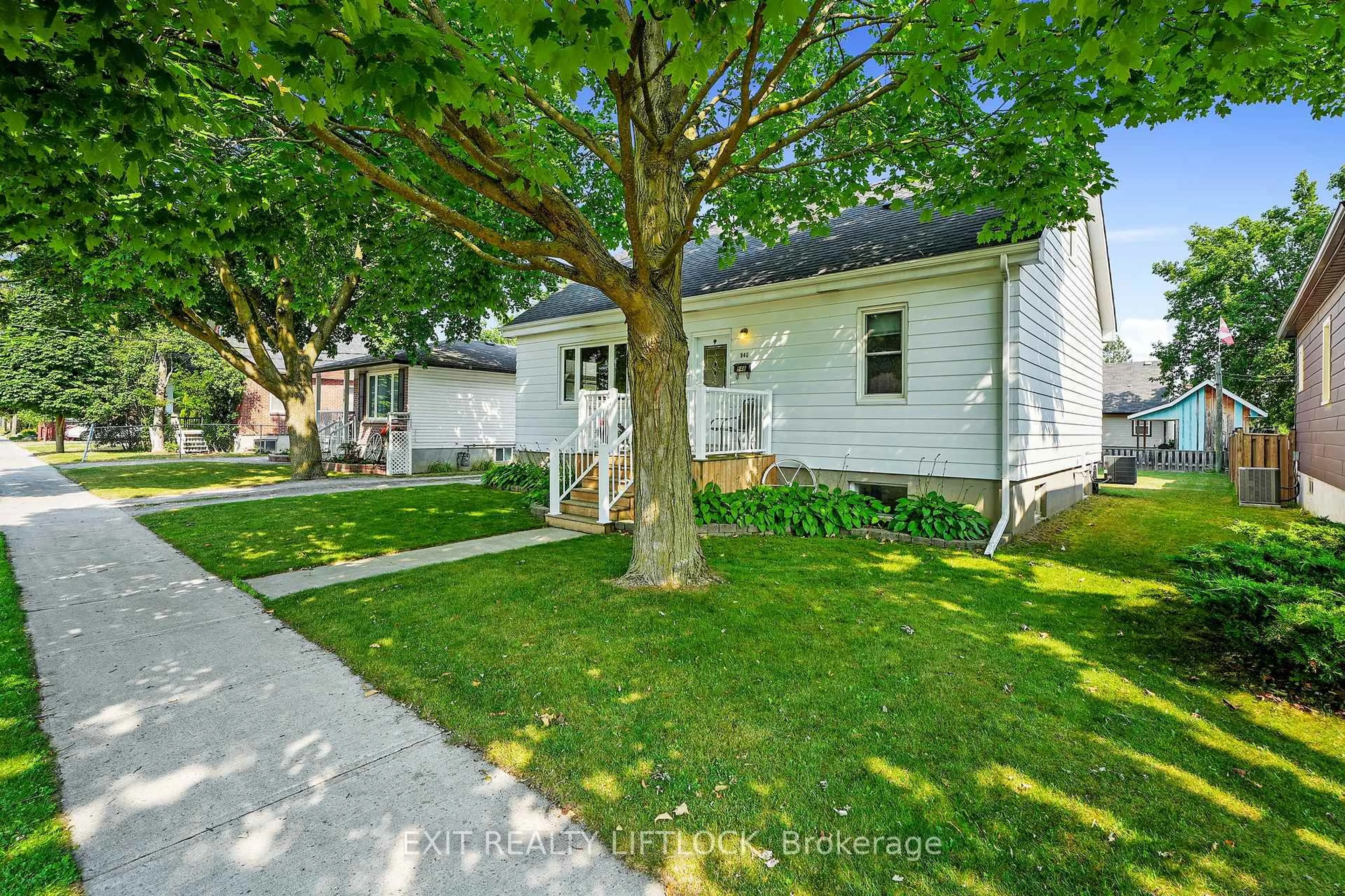 Home with vinyl exterior material, street for 548 King George St, Peterborough South Ontario K9J 1S4