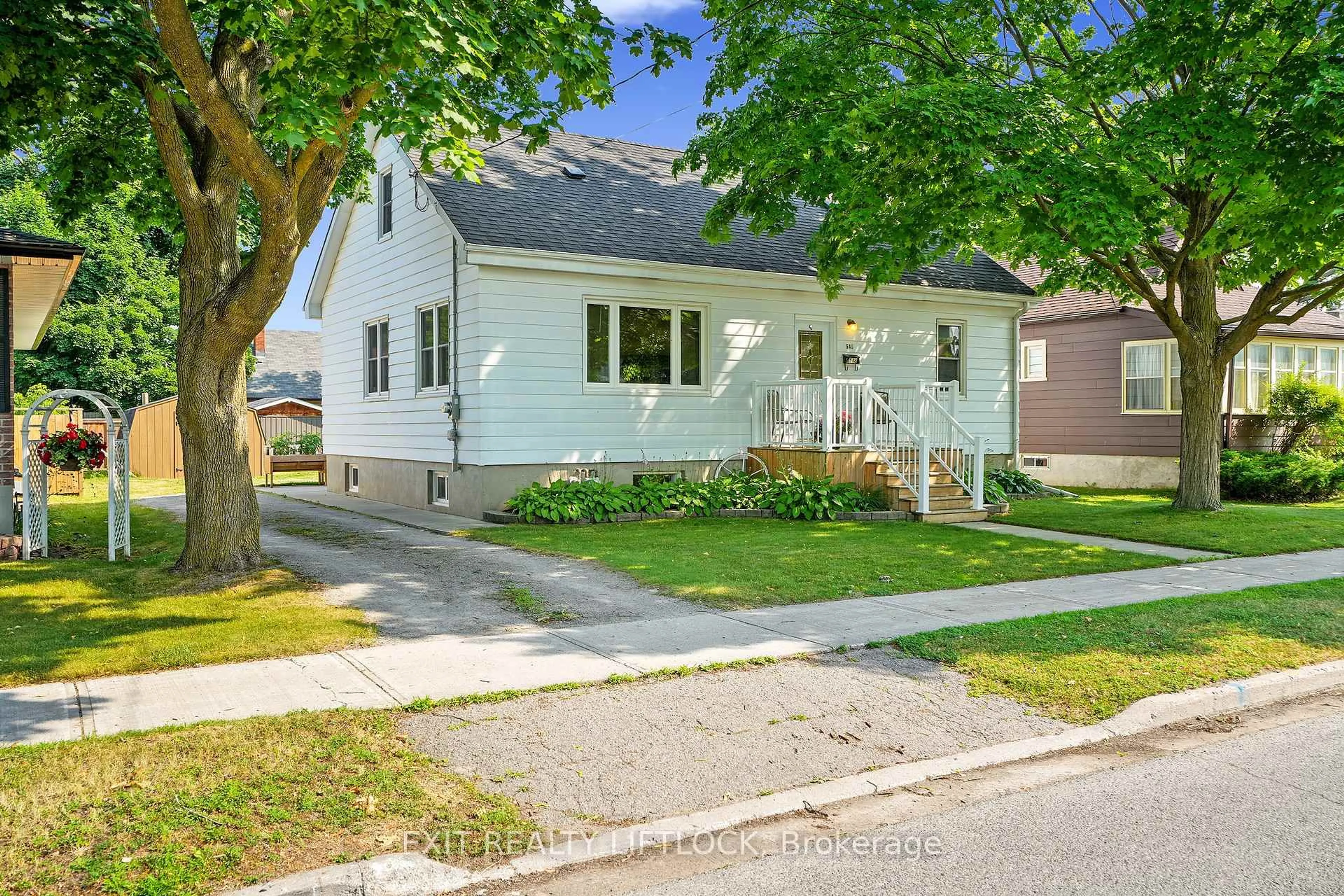 Home with vinyl exterior material, street for 548 King George St, Peterborough South Ontario K9J 1S4