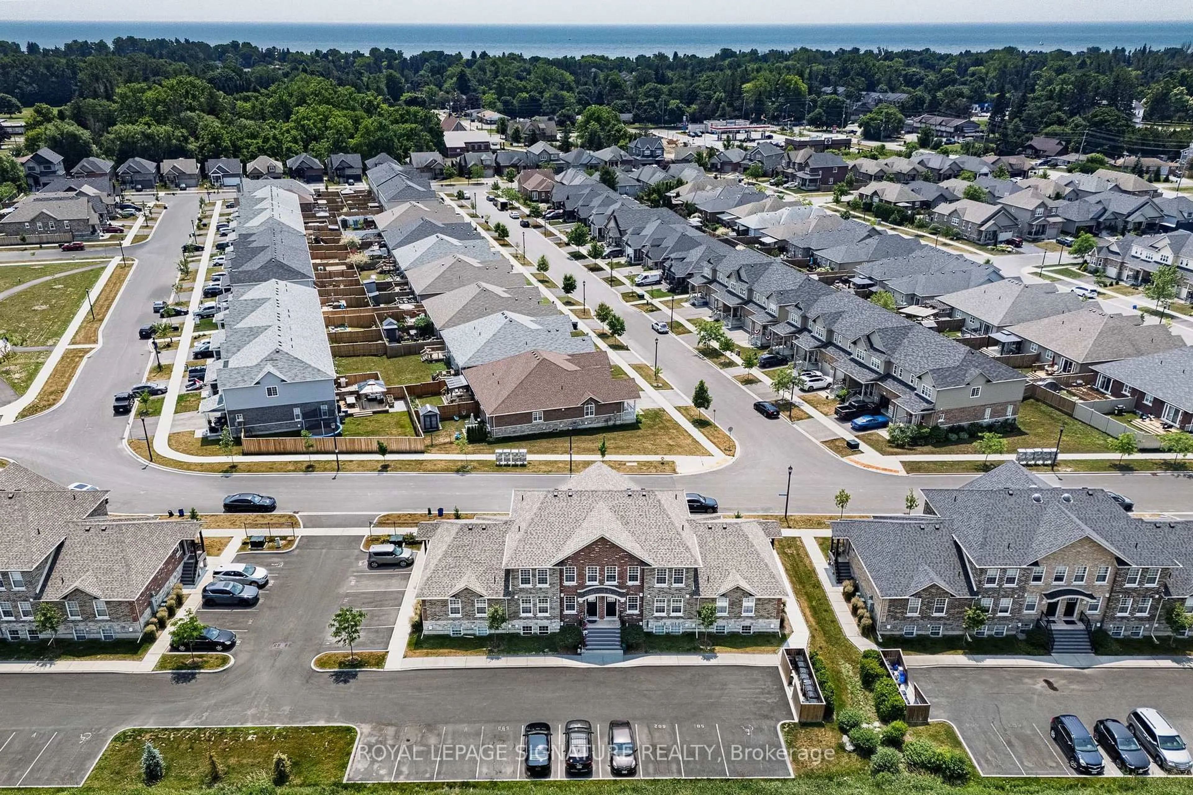 A pic from outside/outdoor area/front of a property/back of a property/a pic from drone, street for 470 Lonsberry Dr #501, Cobourg Ontario K9A 0K4
