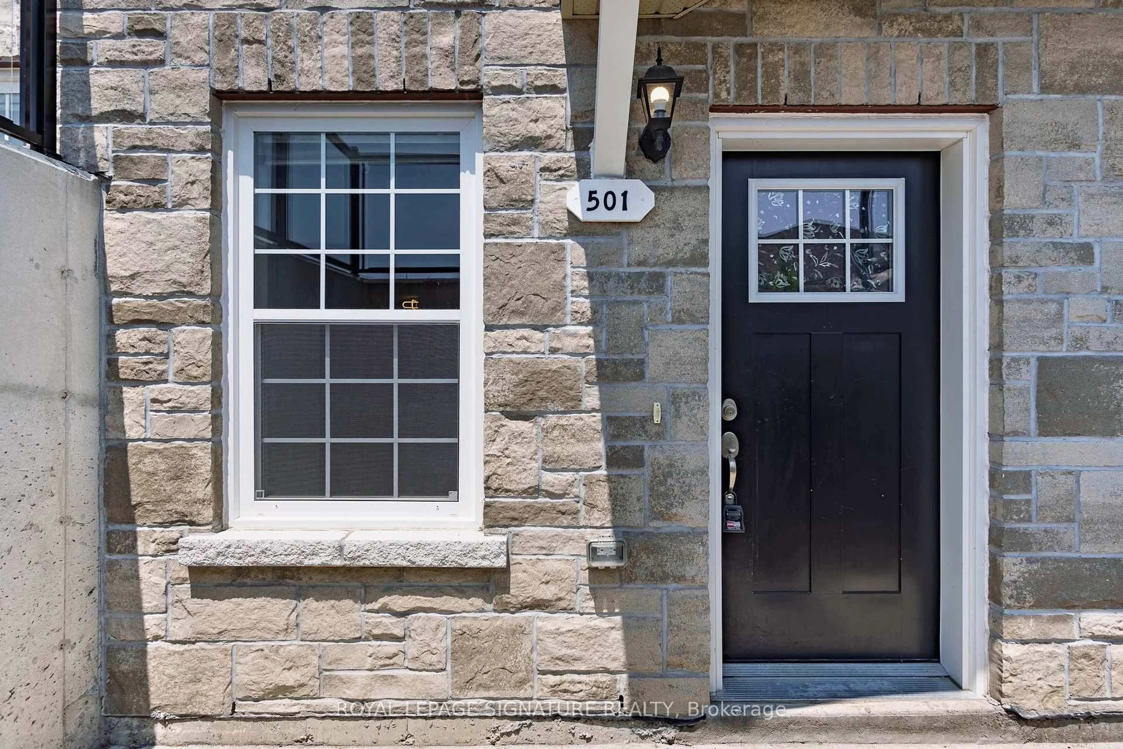 Indoor entryway for 470 Lonsberry Dr #501, Cobourg Ontario K9A 0K4